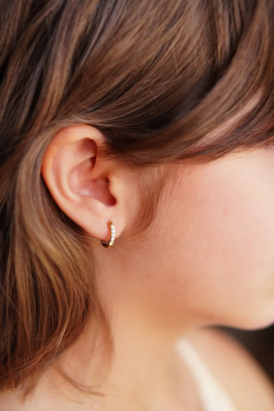 Argollas Aura shine 8mm zirconias Titanio Astm F136 Chapado En Oro 18k 4