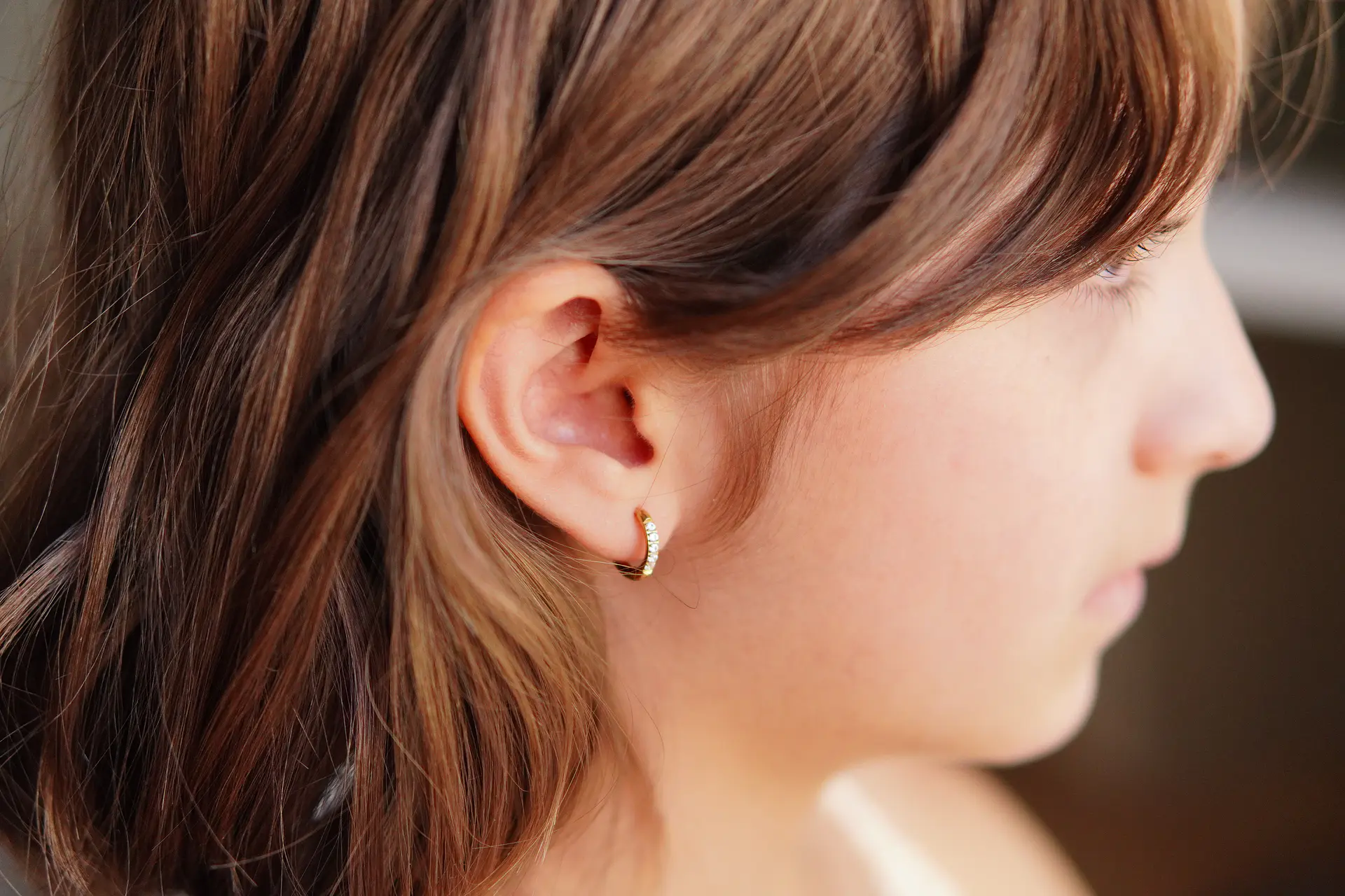 Argollas Aura shine 8mm zirconias Titanio Astm F136 Chapado En Oro 18k 6