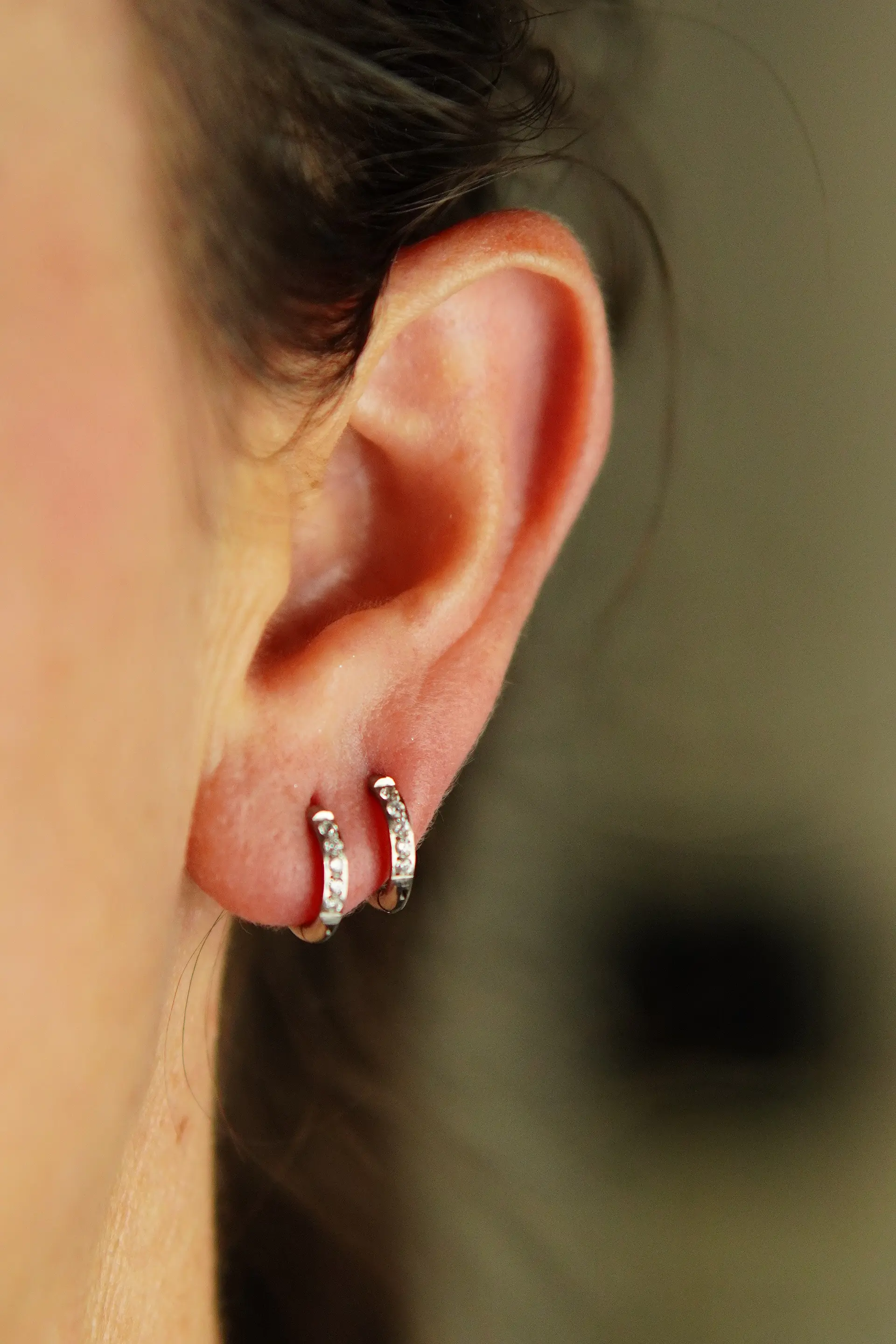 Argollas Aura Shine 8mm Titanio Astm F136 plateadas 4