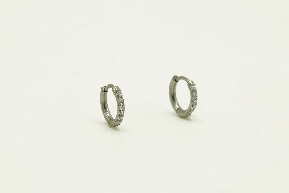 Argollas Aura Shine 8mm Titanio Astm F136 plateadas 6