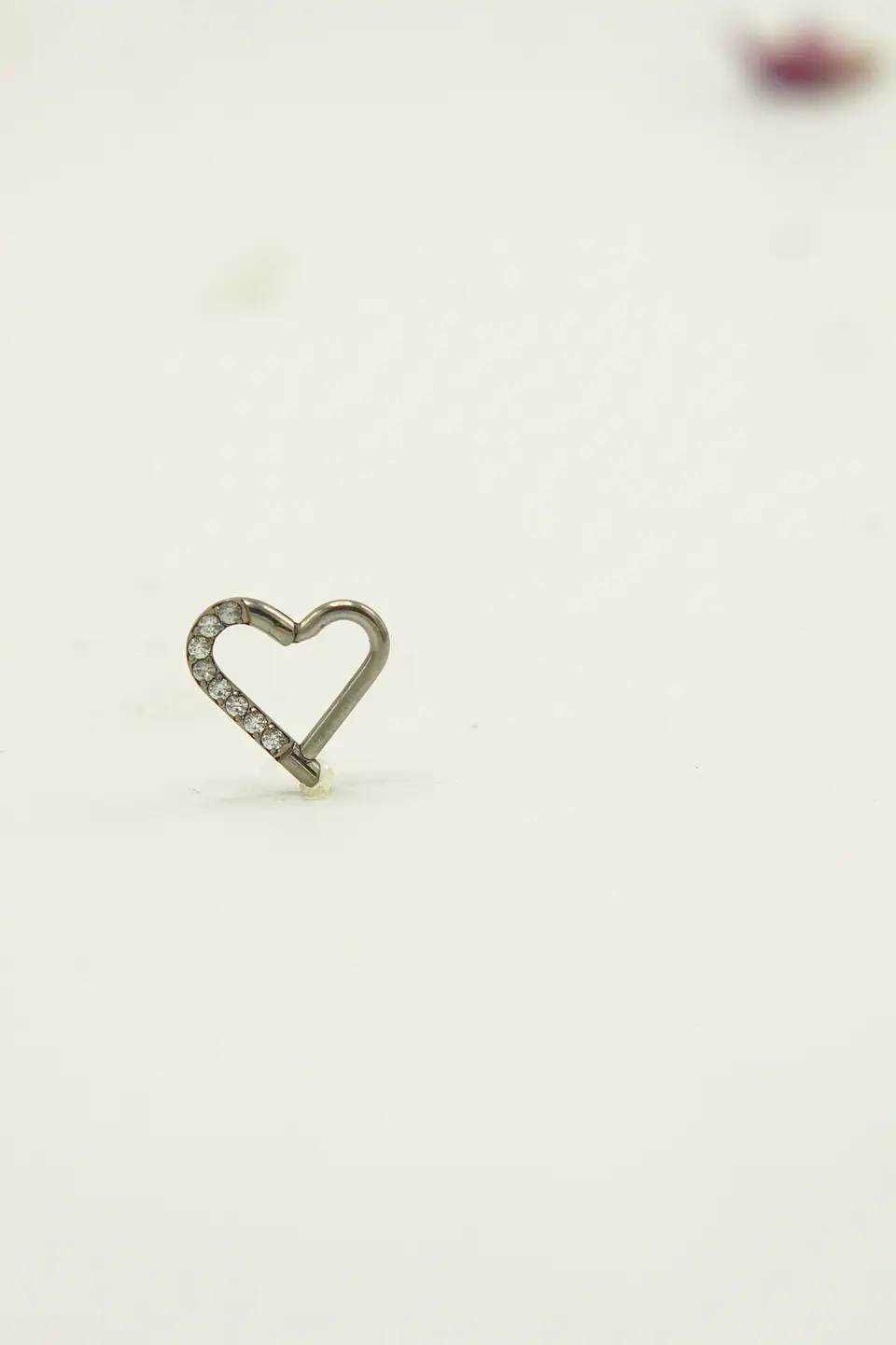 Piercing Corazón Aro Plateado Titanio F136 Circonios 3