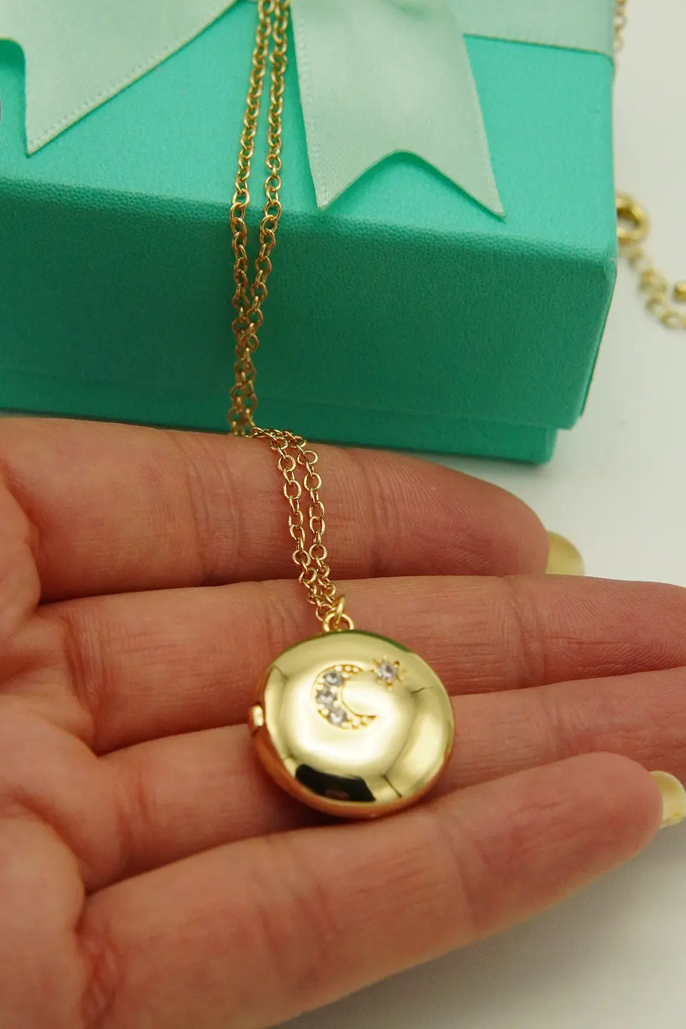 Colgante Relicario Redondo Luna Estrella Chapado En Oro 18k 5