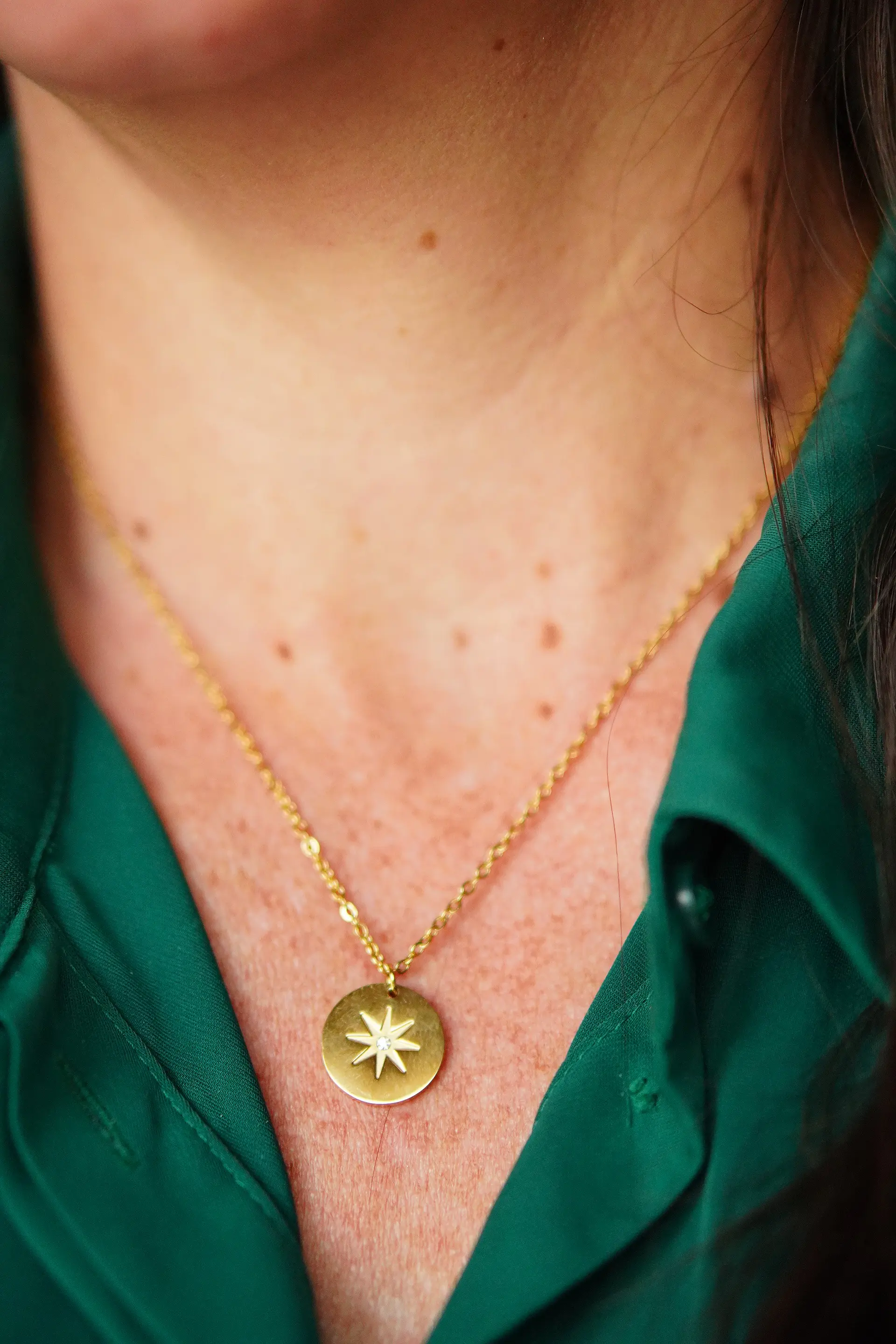 Colgante Medalla Estrella Punto De Luz Chapada Oro 18k 4
