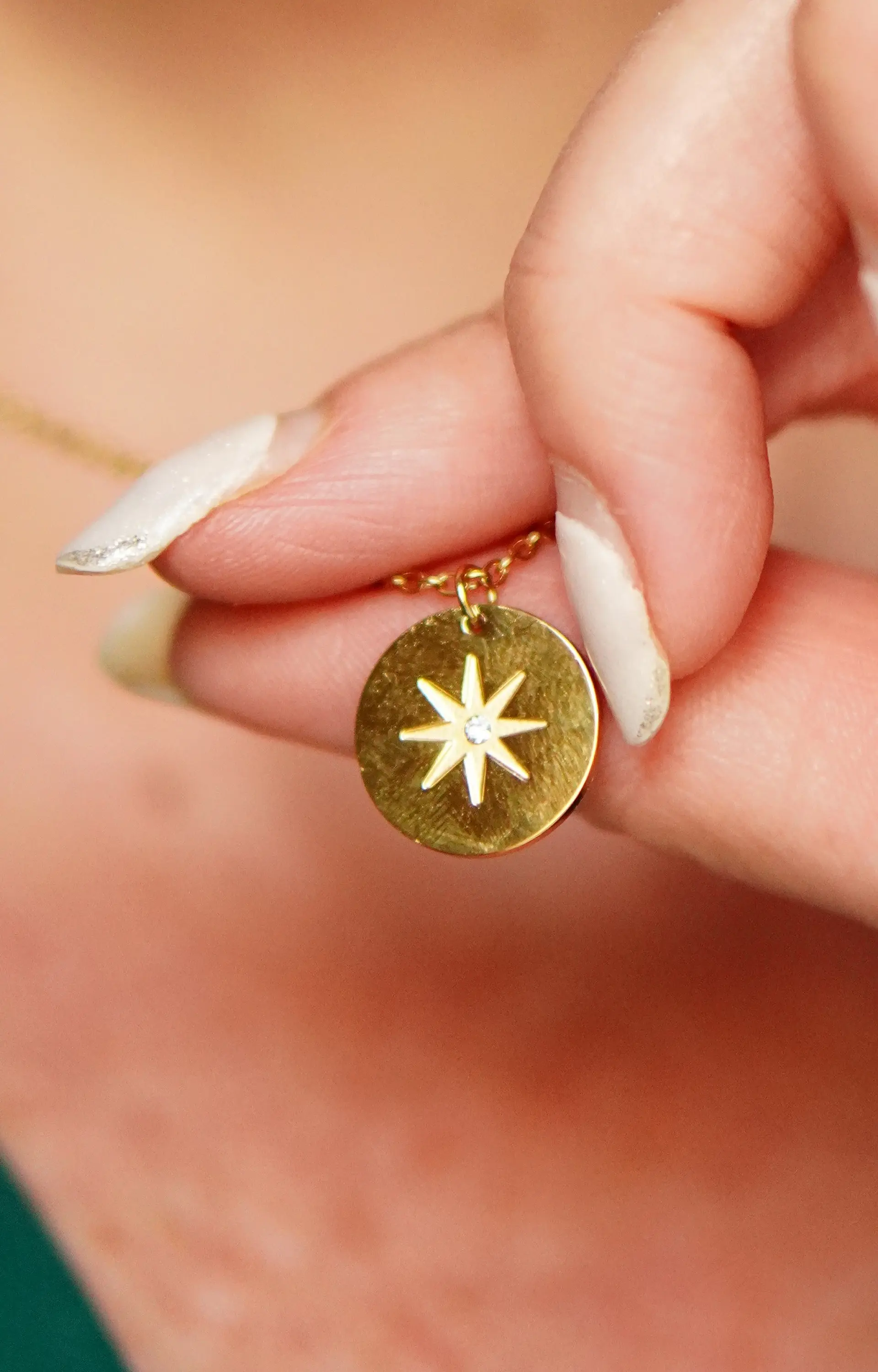 Colgante Medalla Estrella Punto De Luz Chapada Oro 18k 6