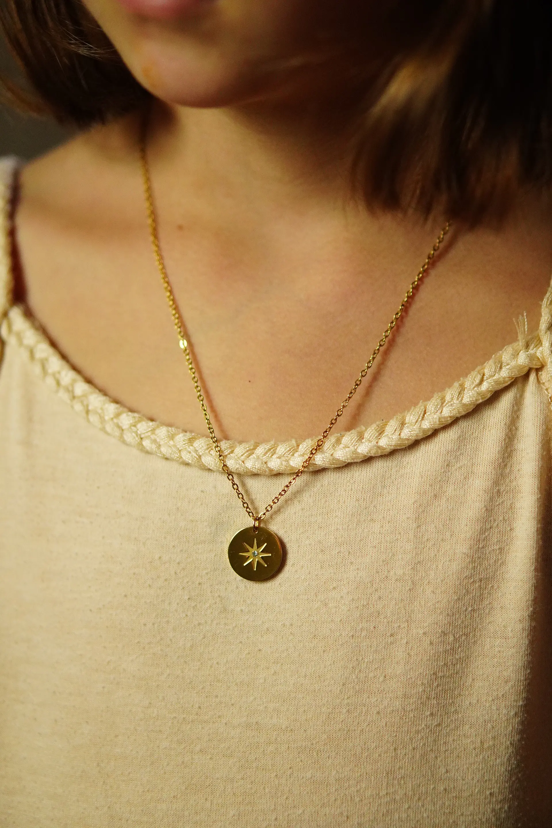 Colgante Medalla Estrella Punto De Luz Chapada Oro 18k 15