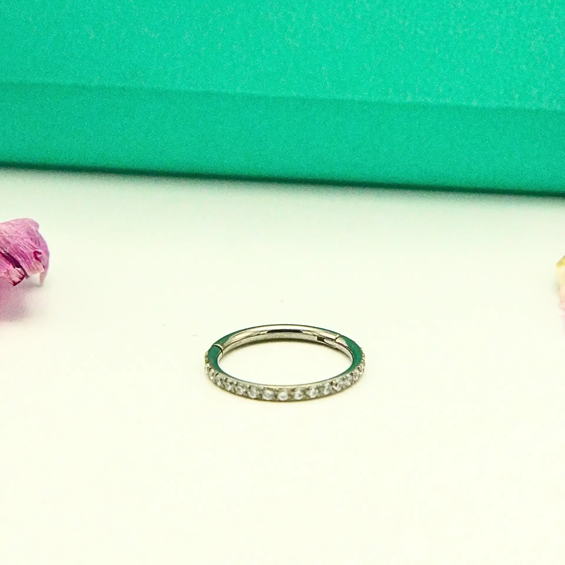 Piercing argolla Emma 10mm 16G Zirconias Titanio Astm F136 4