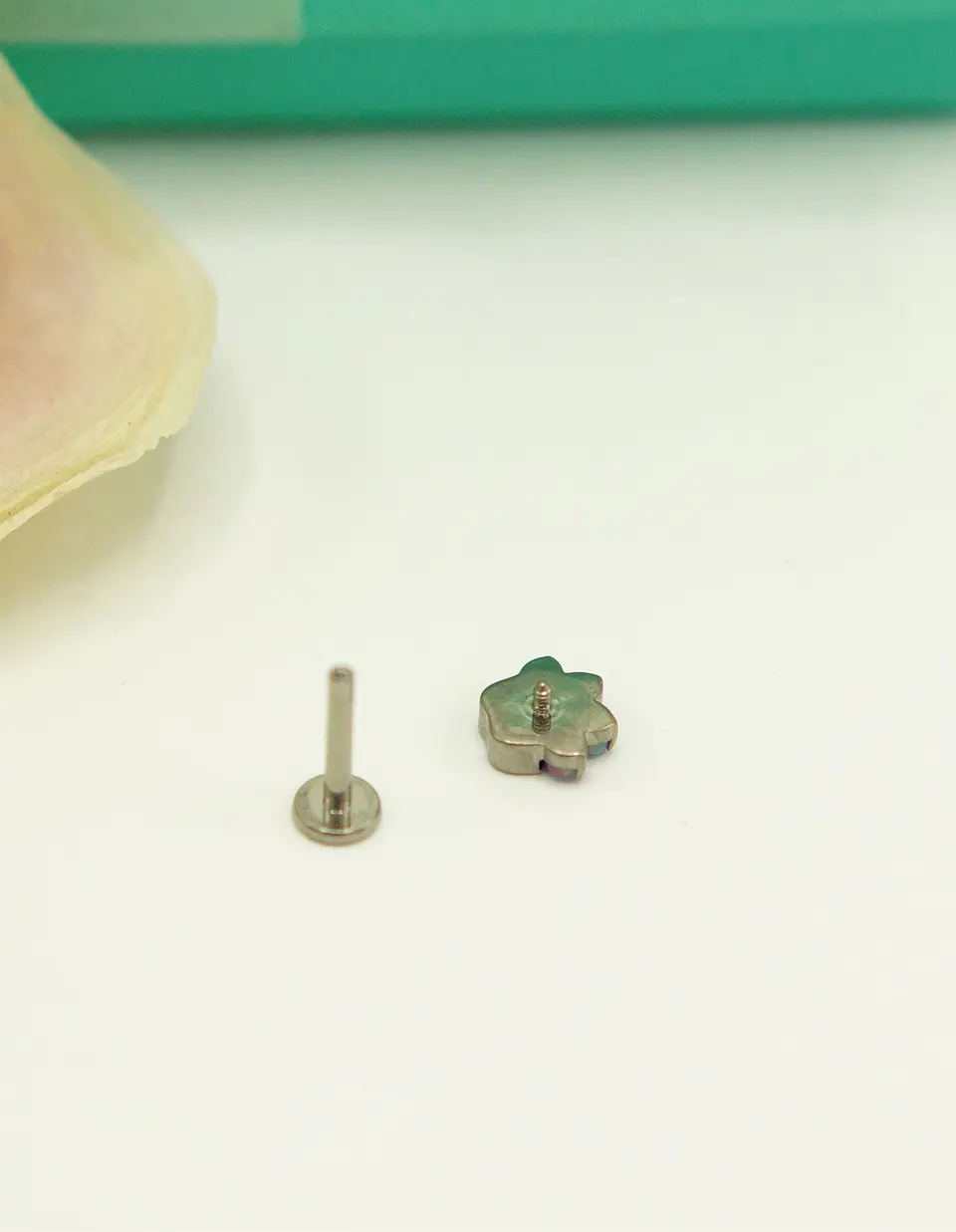 Piercing Labret 8mm Huella Perro Opalo Titanio Astm F136  5