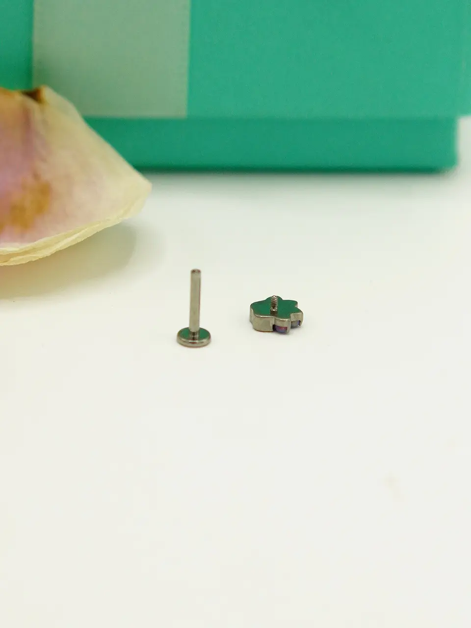 Piercing Labret 8mm Huella Perro Opalo Titanio Astm F136  2
