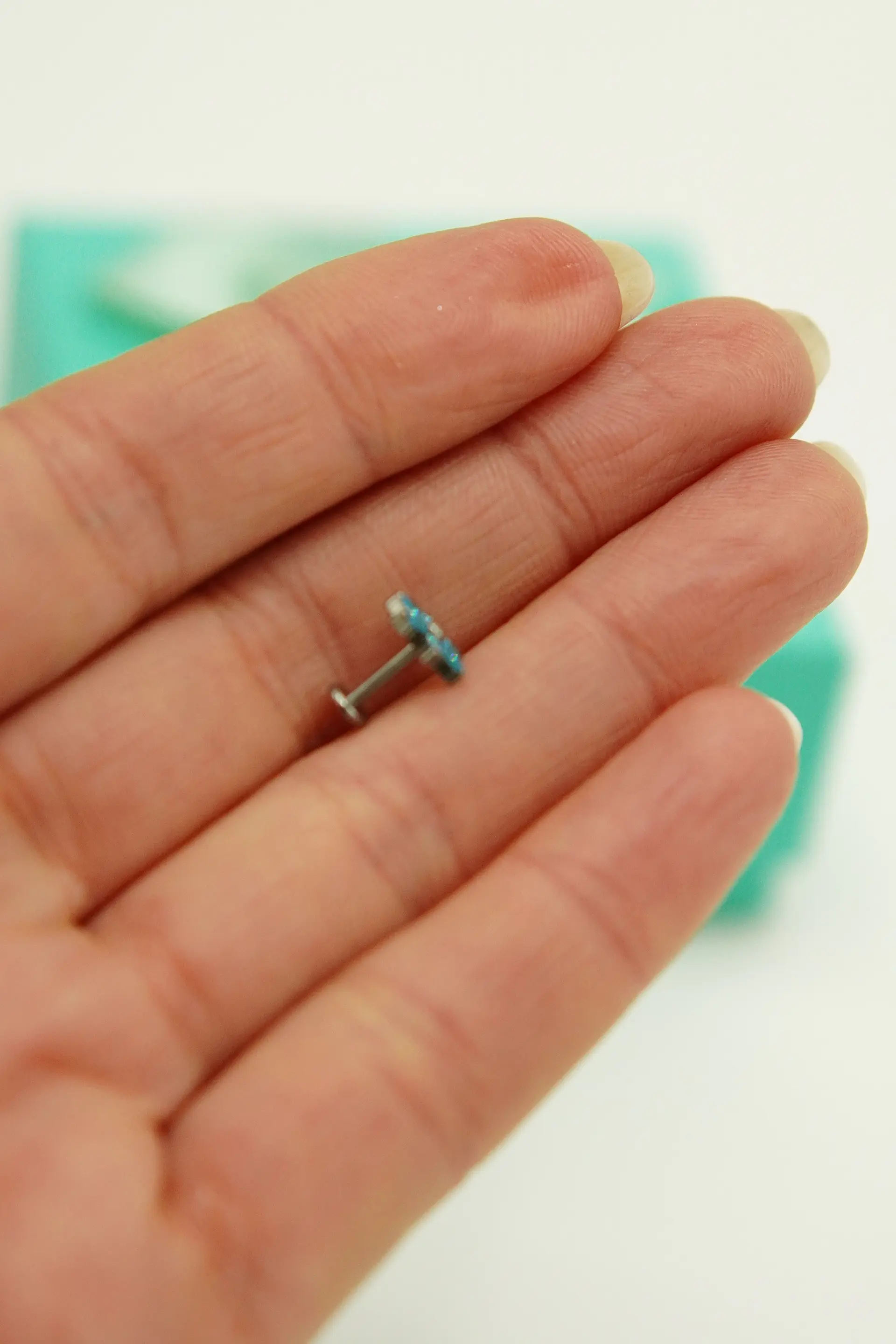 Piercing Labret 6mm Flor Zircon Azul Titanio Astm F136 5