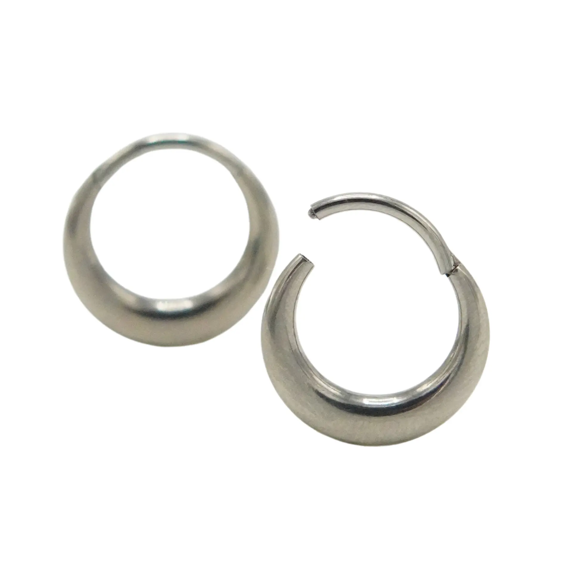 Argollas chicas clicker 16G chunky titanio astm f136 plateadas 10mm 1