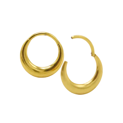 Argollas chicas clicker 16G chunky titanio astm f136 chapadas en oro 