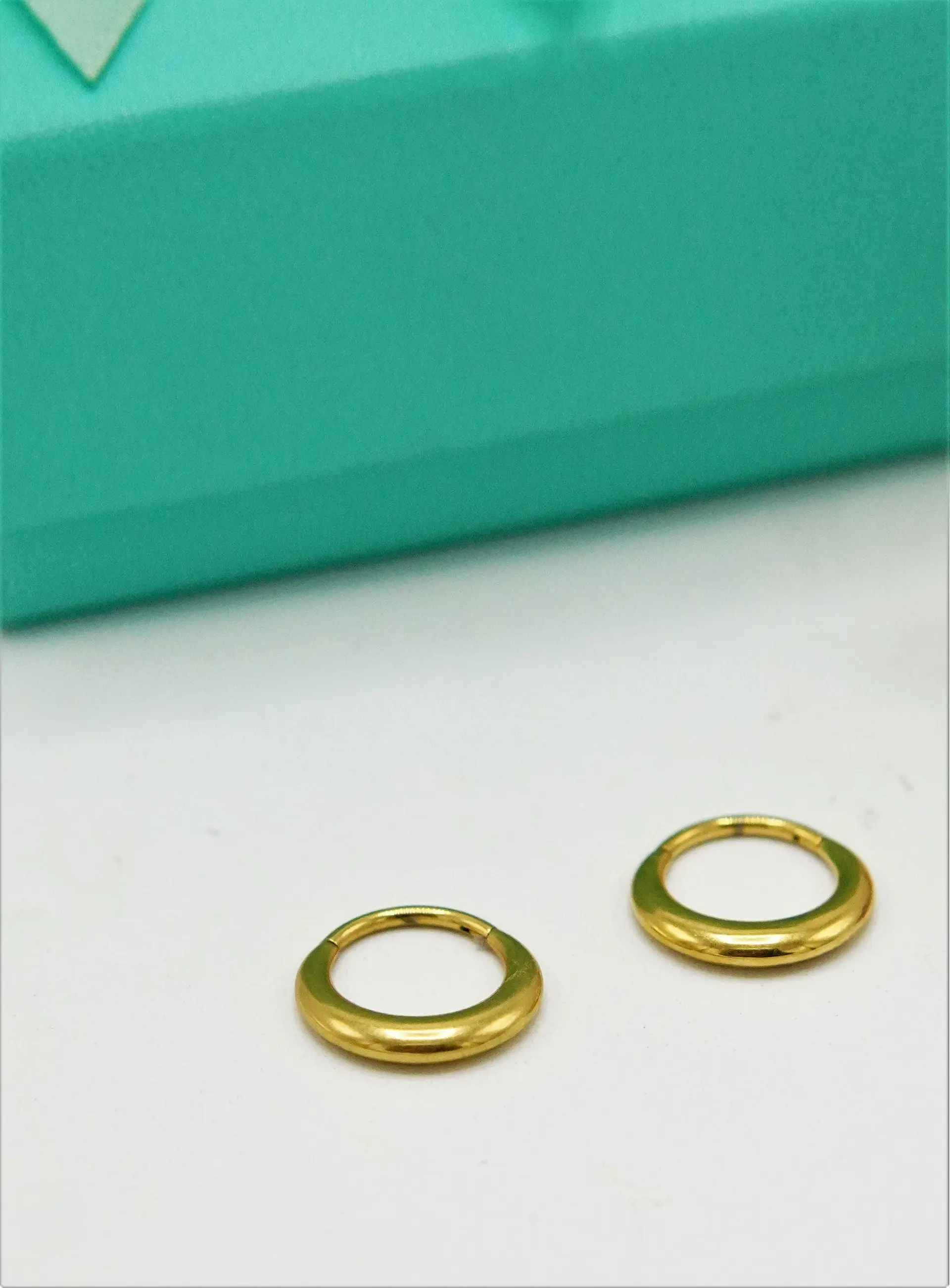 Argollas chicas clicker 16G chunky titanio astm f136 chapadas en oro  8