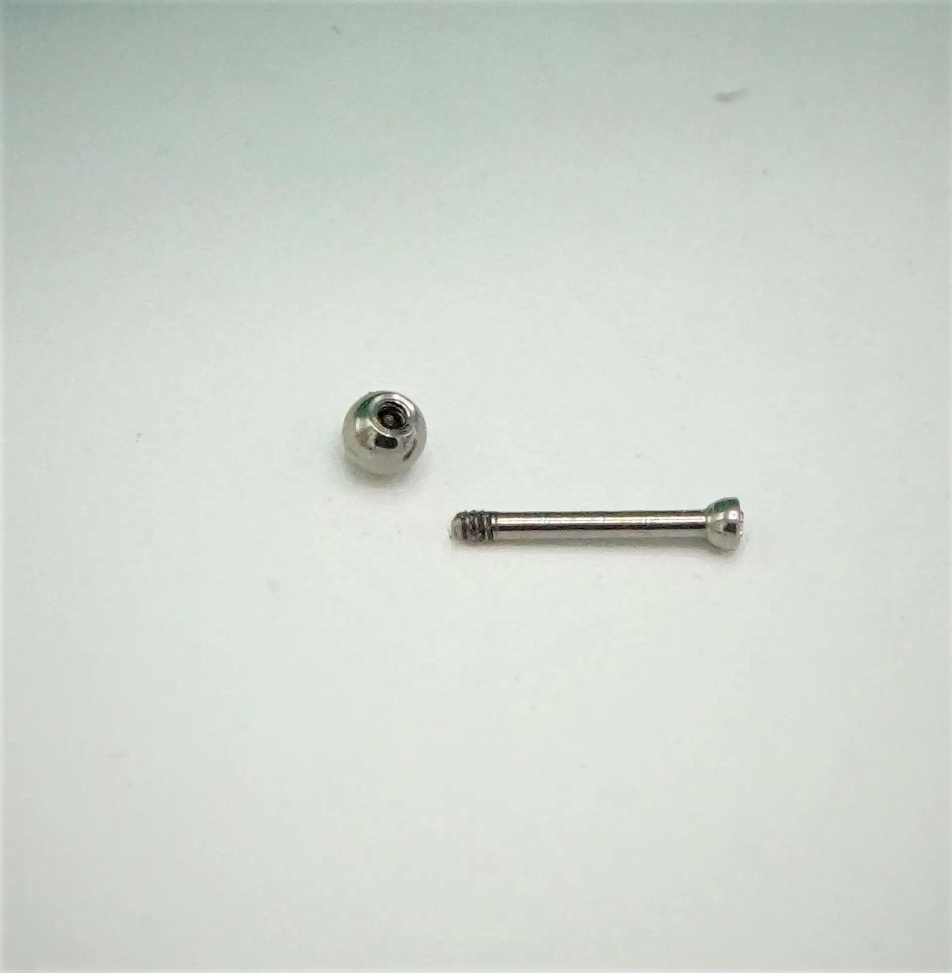 Piercing punto de luz 1.5mm  facial oreja titanio ASTM F136 plateado 4