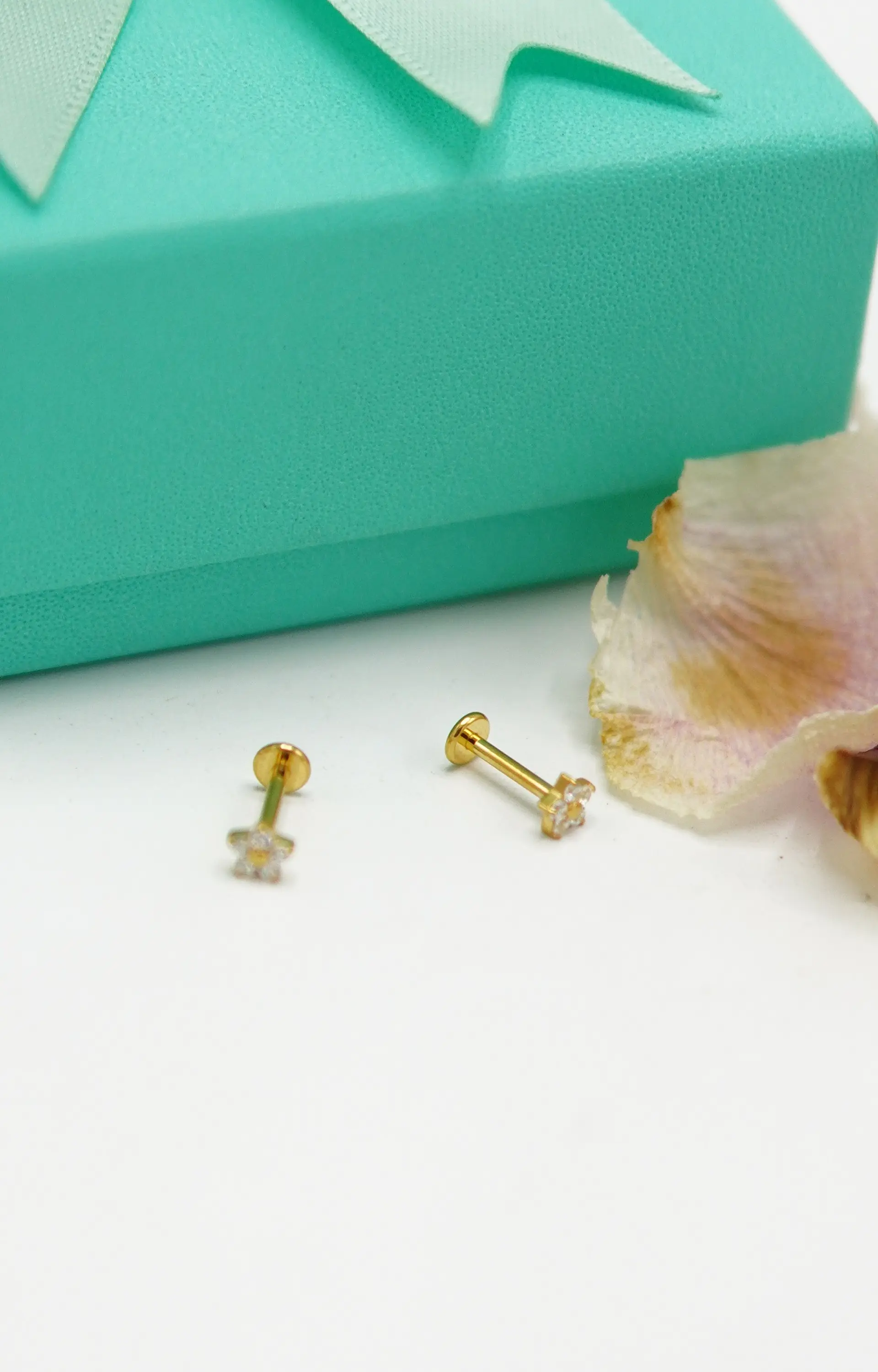 Aros flor titanio zirconia ASTM F136 G26 dorados 5