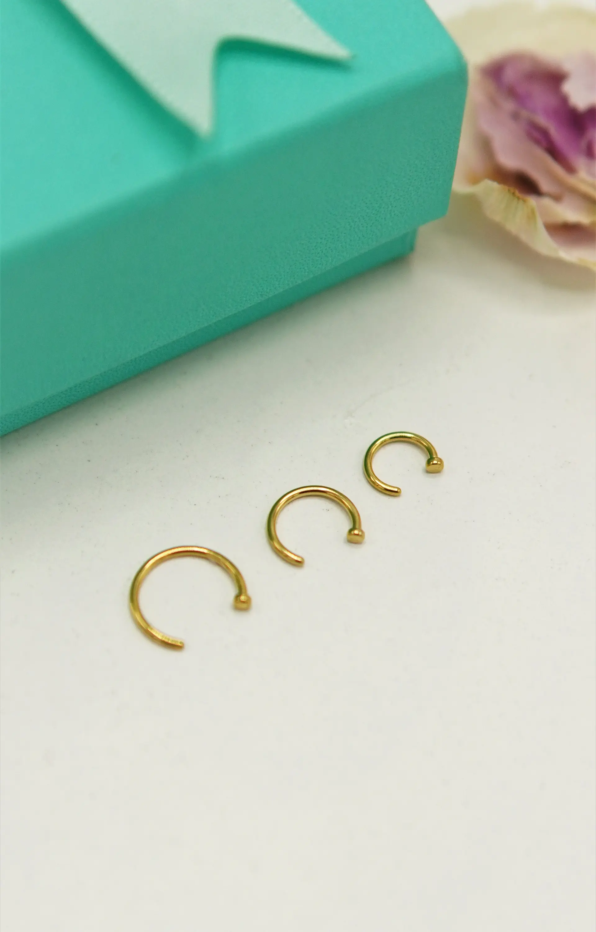 Pack de tres aros piercing abierto nostril titanio ASTM F136 dorados 2