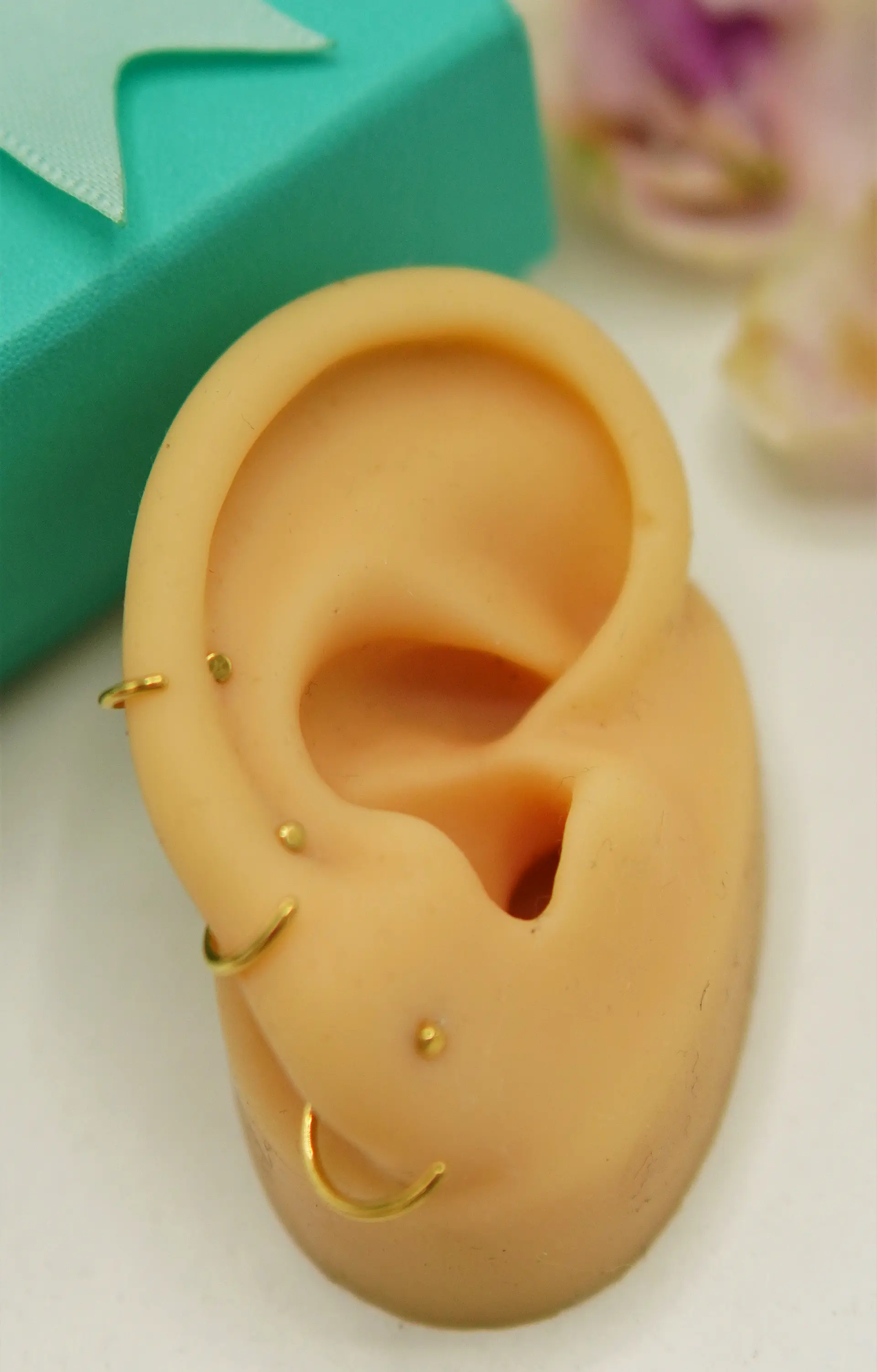 Pack de tres aros piercing abierto nostril titanio ASTM F136 dorados 4