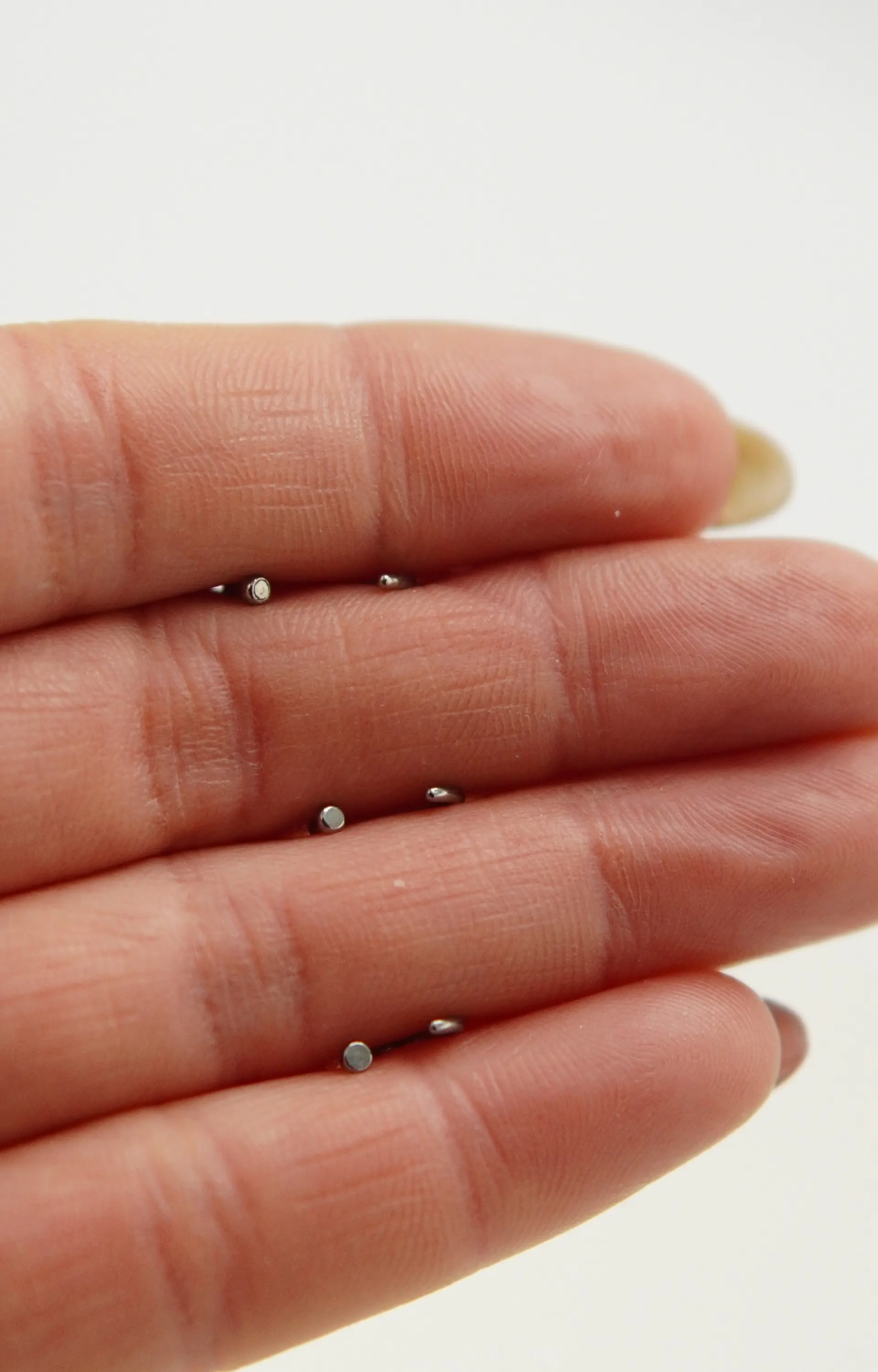 Pack de tres aros piercing abierto nostril titanio ASTM F136 plateados 6