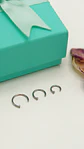 Pack de tres aros piercing abierto nostril titanio ASTM F136 plateados - Miniatura 2