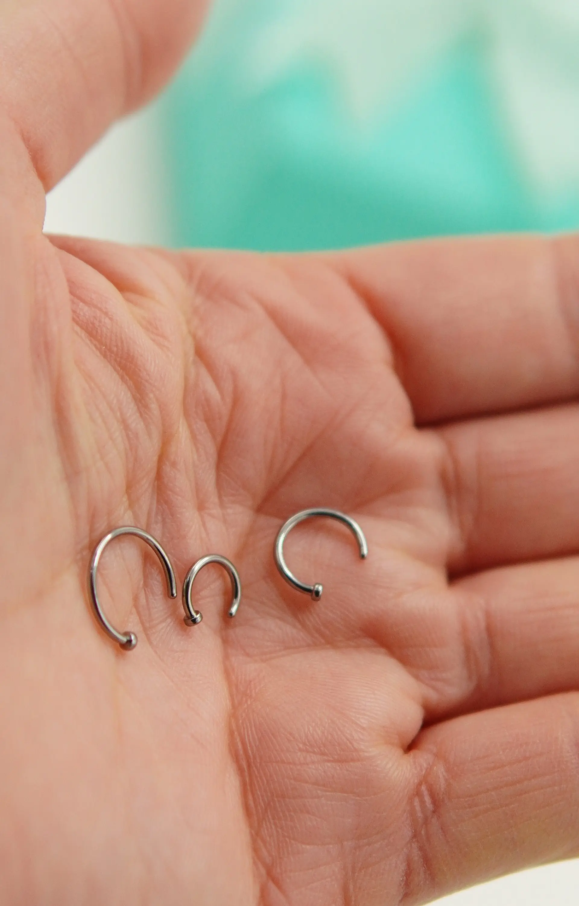 Pack de tres aros piercing abierto nostril titanio ASTM F136 plateados 7