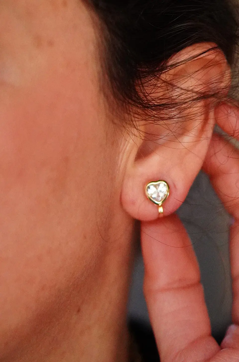 Aros Sin Perforacion corazon punto de luz bañado En Oro 18k 2