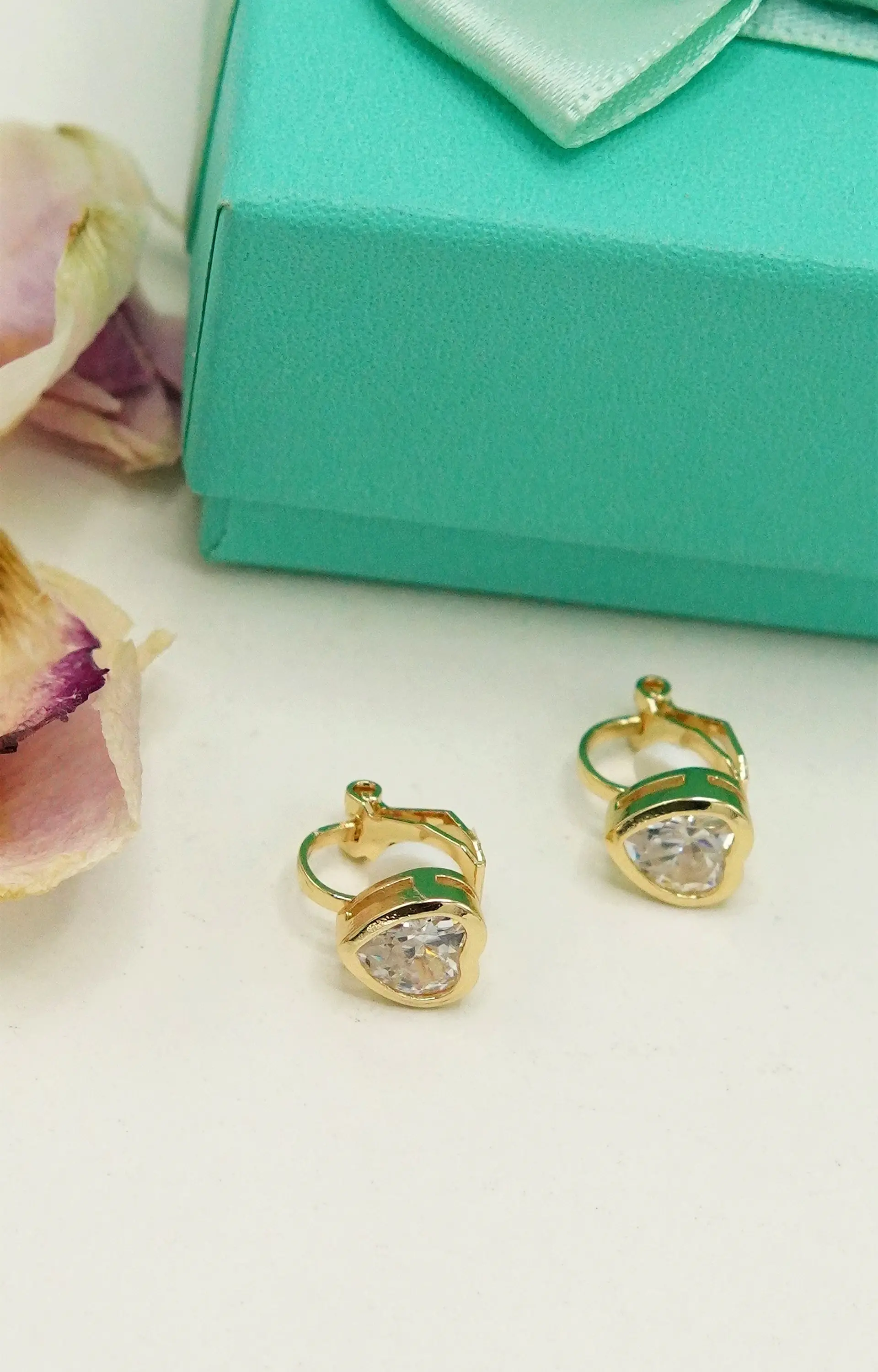 Aros Sin Perforacion corazon punto de luz bañado En Oro 18k 8