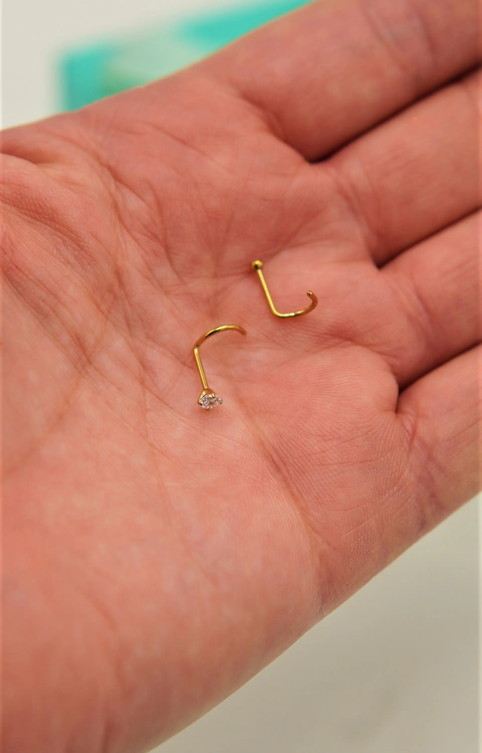 Pack de 2 piercing tipo S nostril titanio ASTM F136 chapado en oro 18k 6