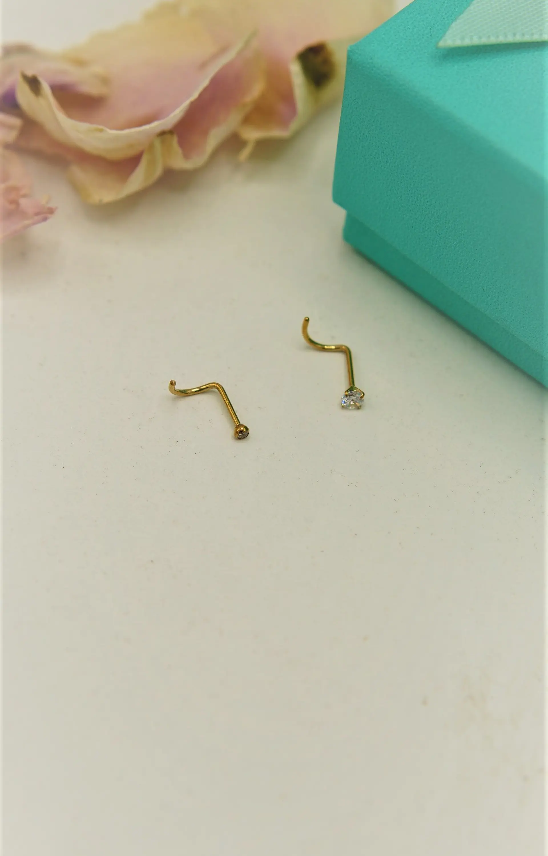 Pack de 2 piercing tipo S nostril titanio ASTM F136 chapado en oro 18k 2