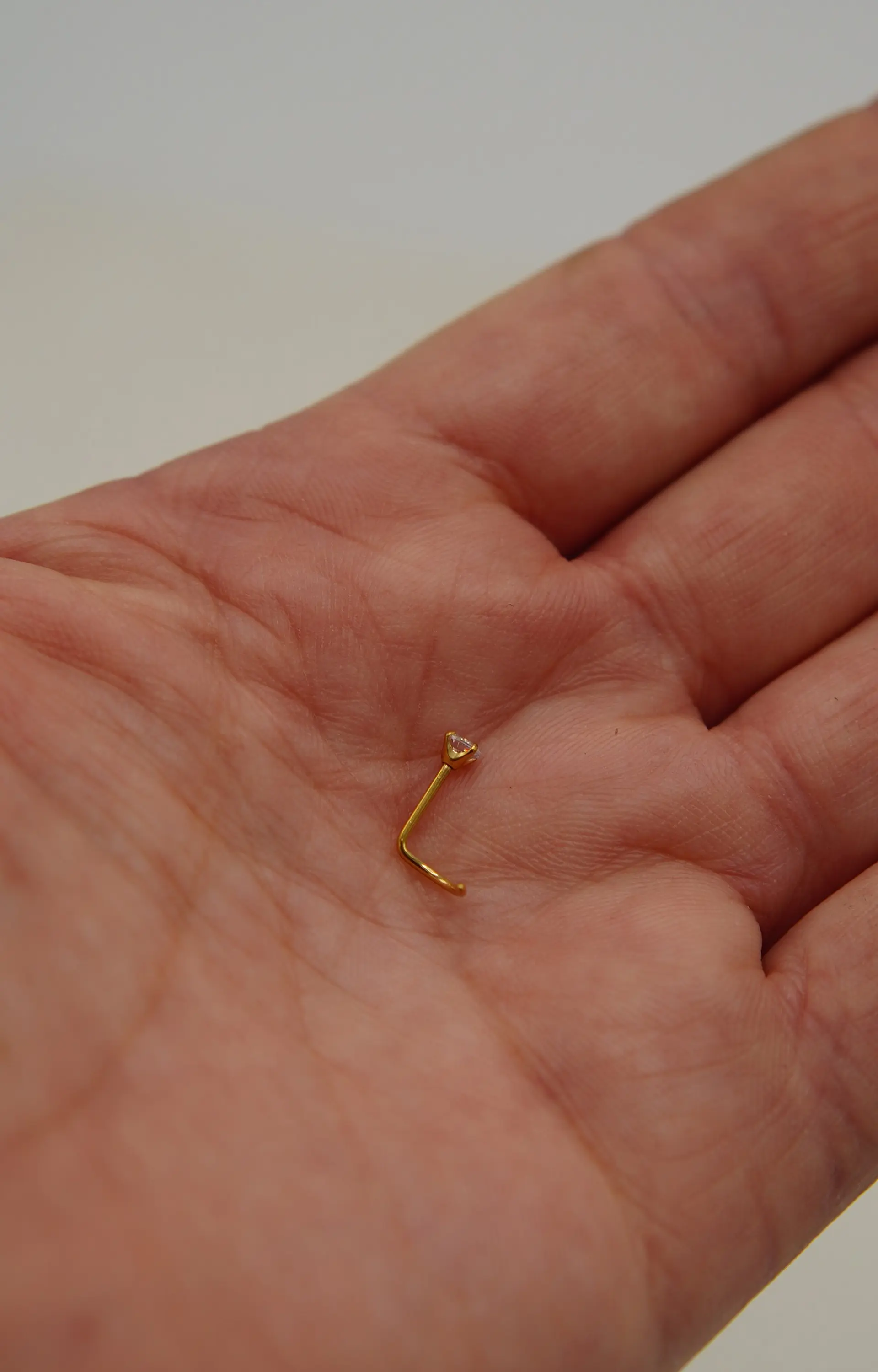 Piercing tipo S nostril 3mm titanio ASTM F136 chapado en oro 18k 4
