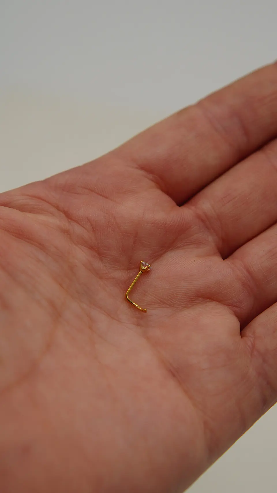 Piercing tipo S nostril 3mm titanio ASTM F136 chapado en oro 18k 4