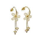 Aros flor coreana blanca bañado en oro  1