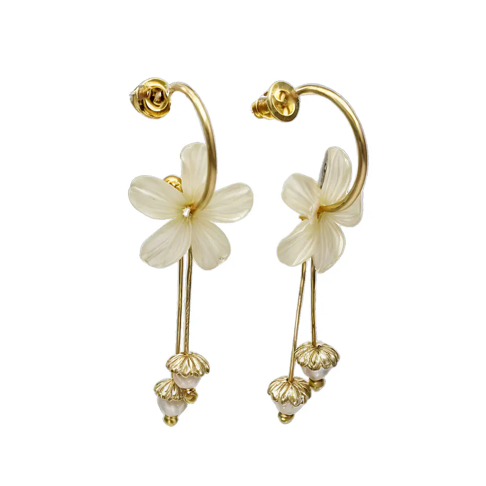 Aros flor coreana blanca bañado en oro  6