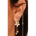 Aros flor coreana blanca bañado en oro  5