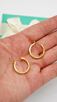 Argollas lisas minimalistas elegantes chapadas en oro 18k - Miniatura 5