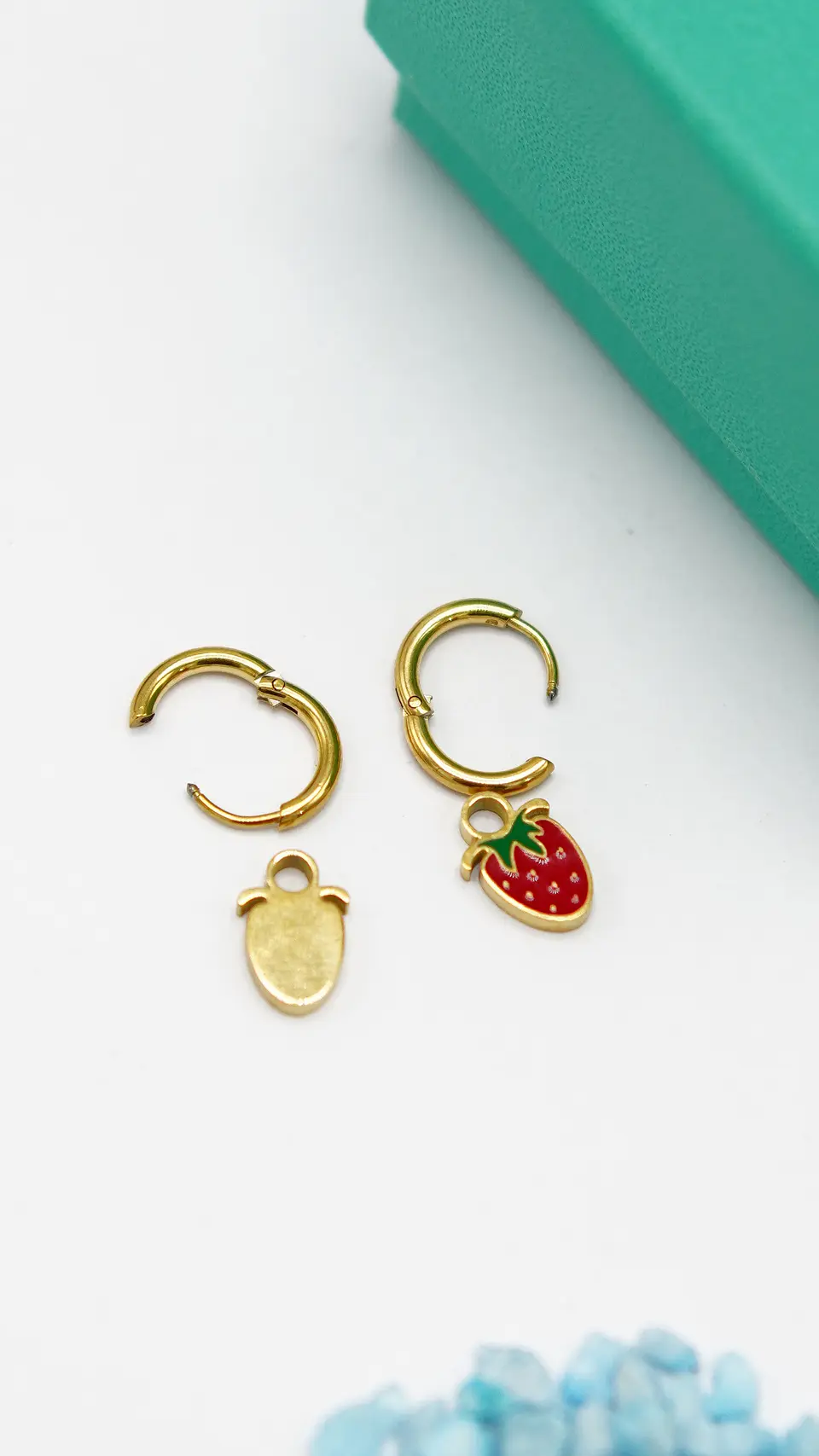 Argollas huggies frutillas fresitas Chapada En Oro 18k 8