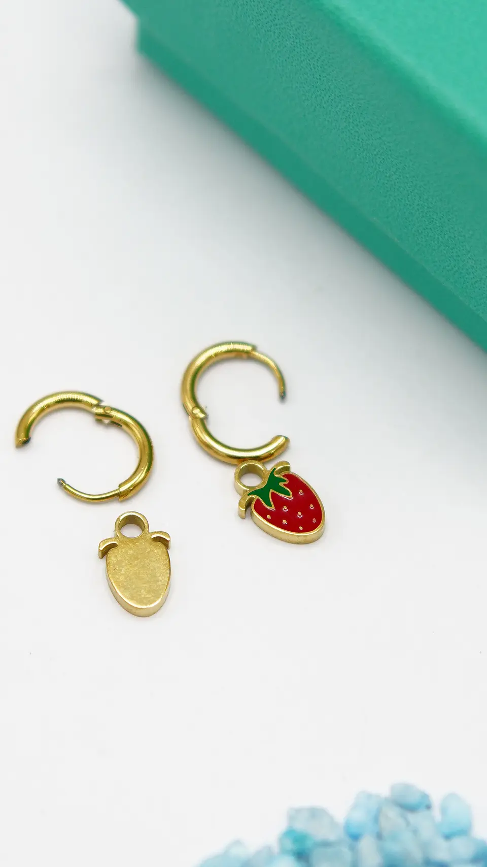 Argollas huggies frutillas fresitas Chapada En Oro 18k 10