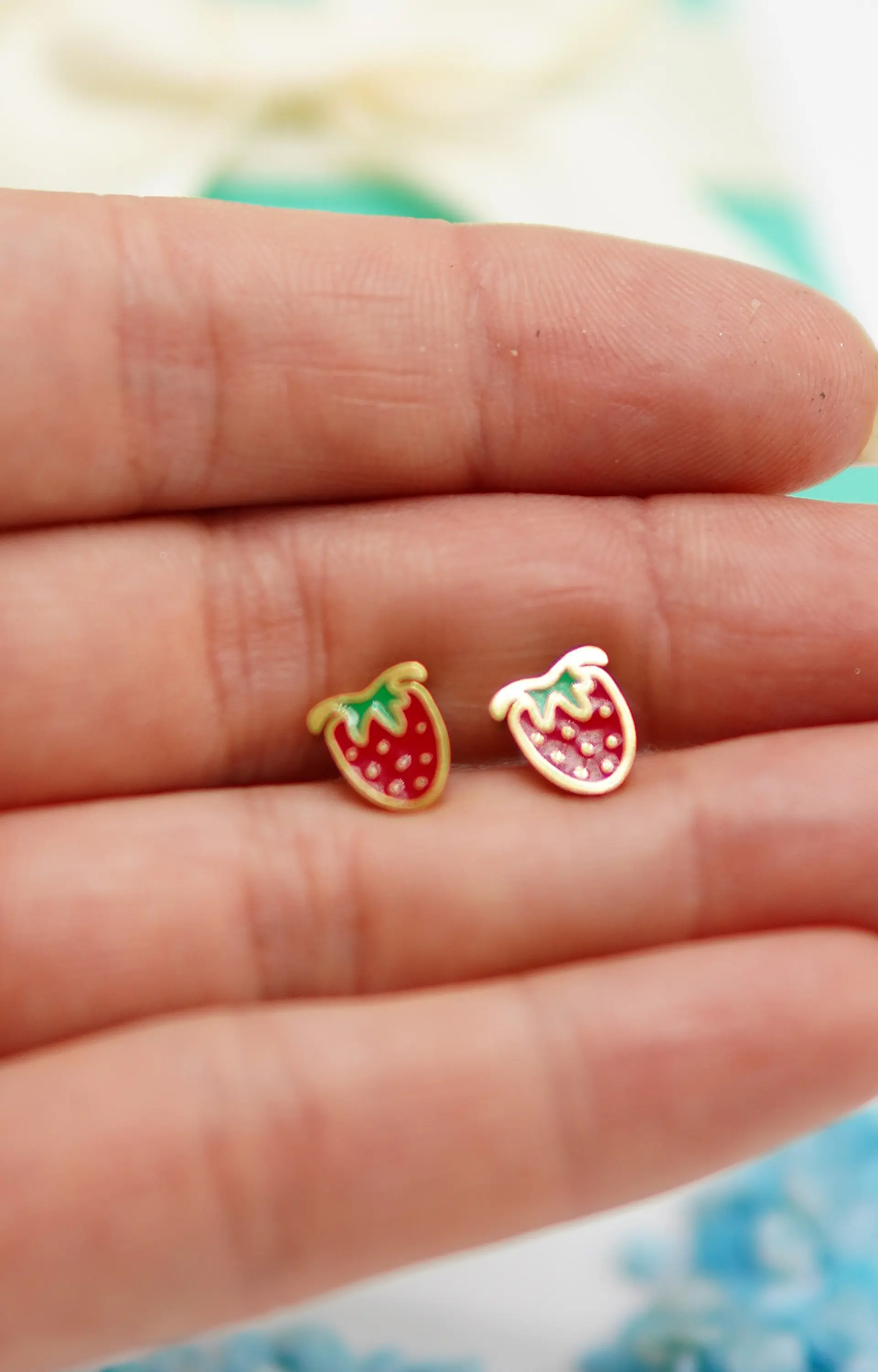 Aros de seguridad frutilla veraniega niña fresa chapada en oro 18K 10