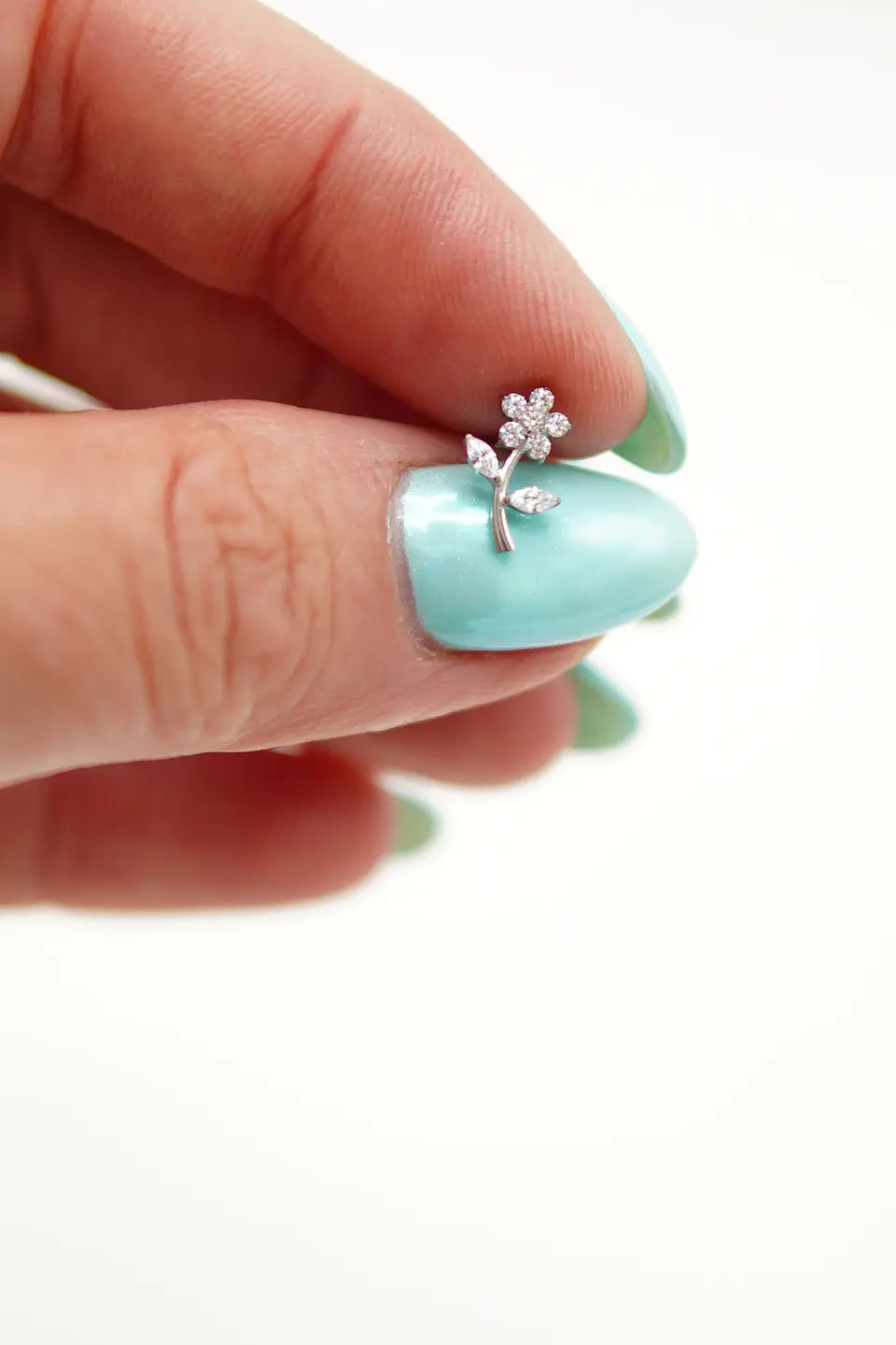 Aros flor petalos titanio zirconia ASTM F136 plateados 5