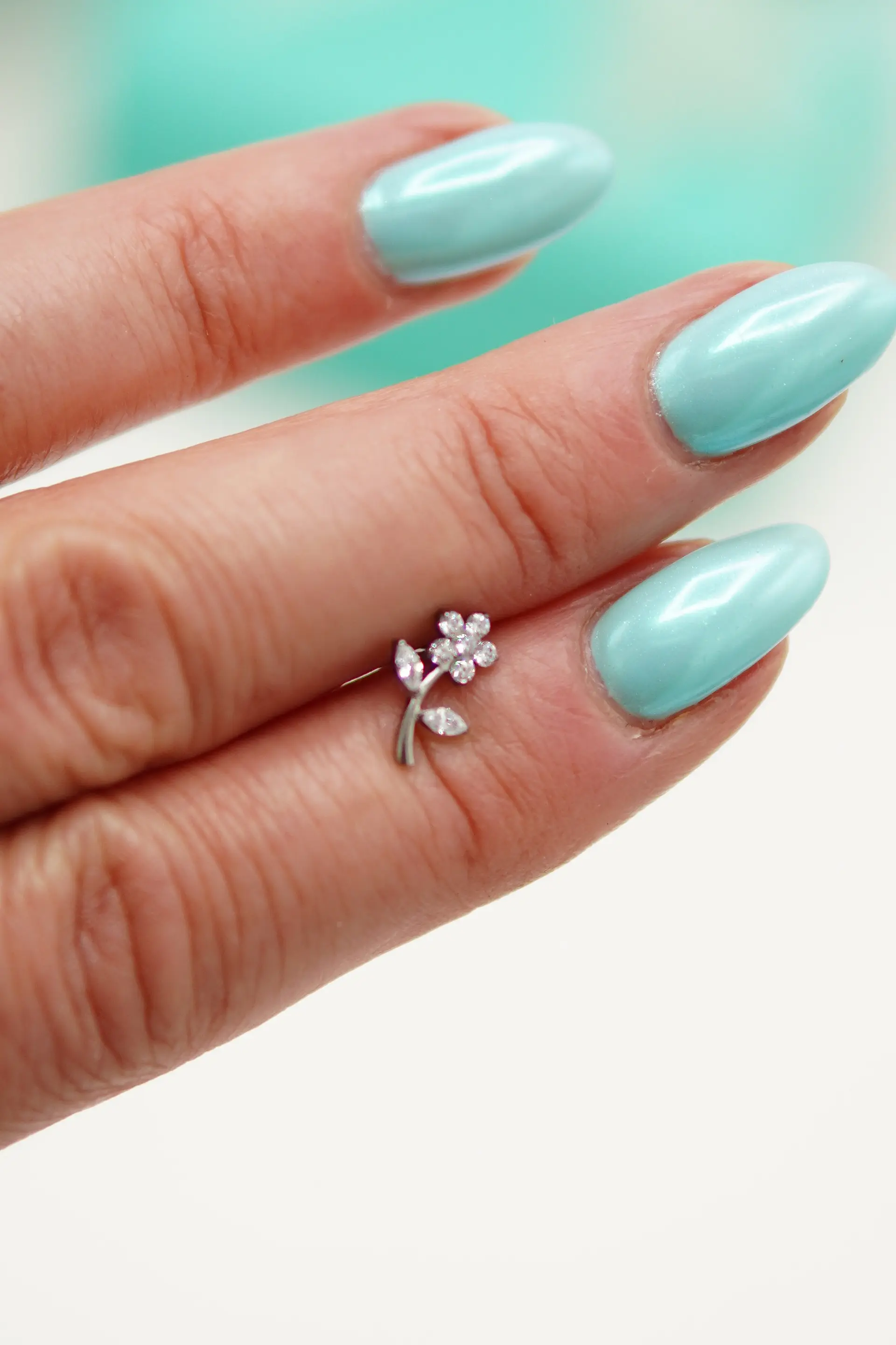 Aros flor petalos titanio zirconia ASTM F136 plateados 9
