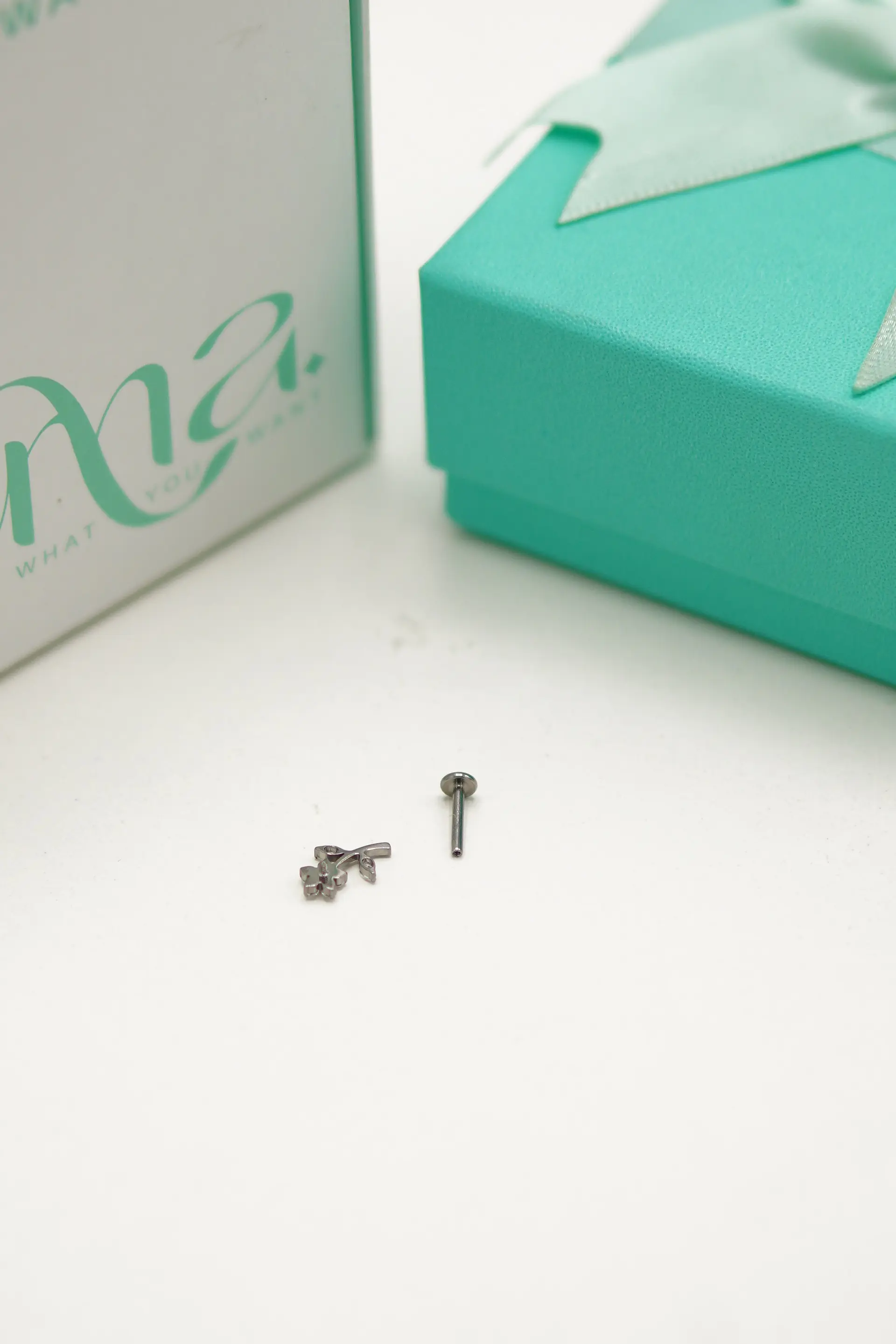 Aros flor petalos titanio zirconia ASTM F136 plateados 11
