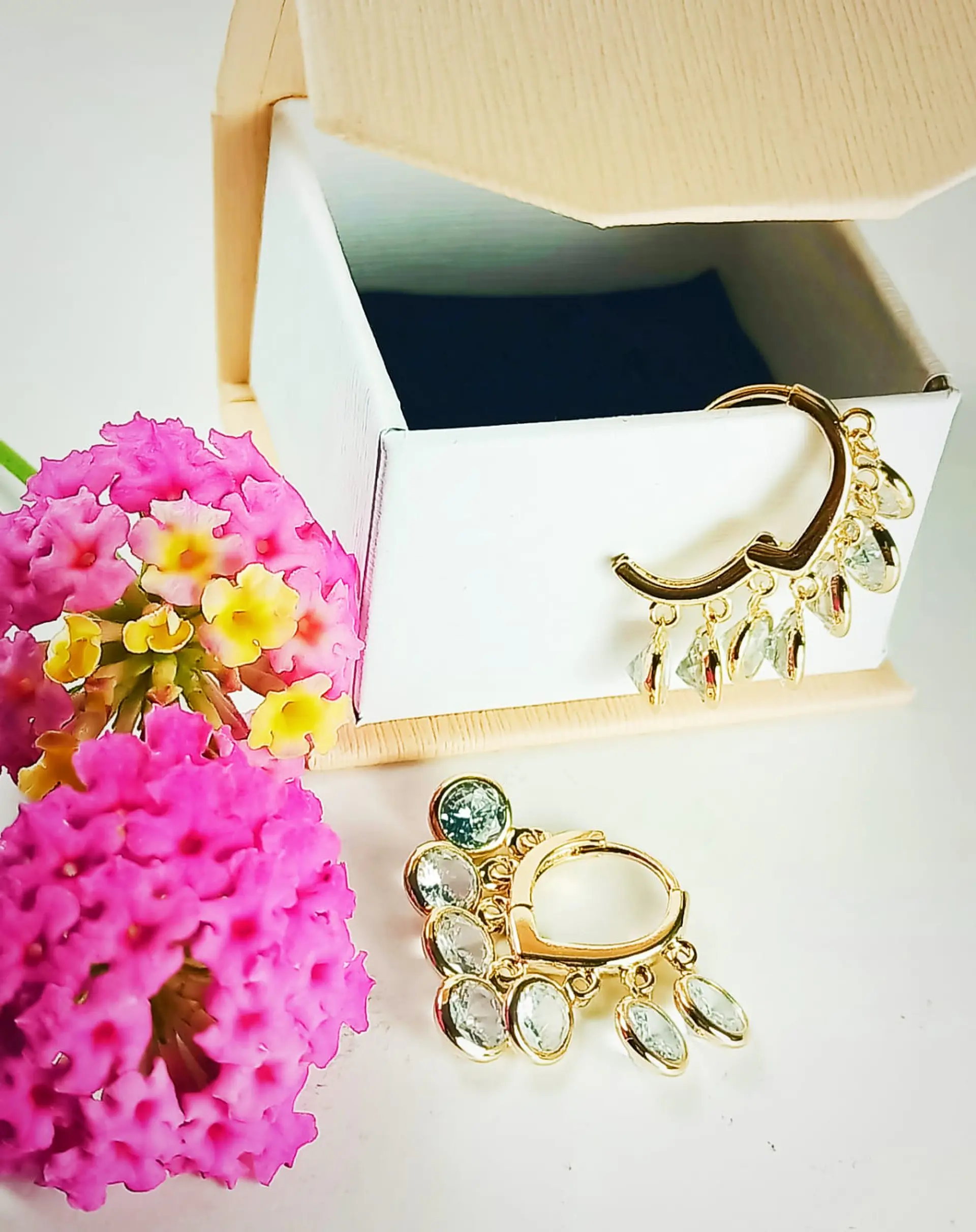 Argollas Borlas Huggies Zirconia Chapadas En Oro 18k 2