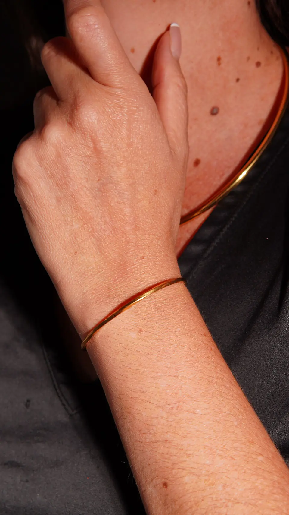 Pulsera rigida florencia ajustable chapada en oro 18k  3