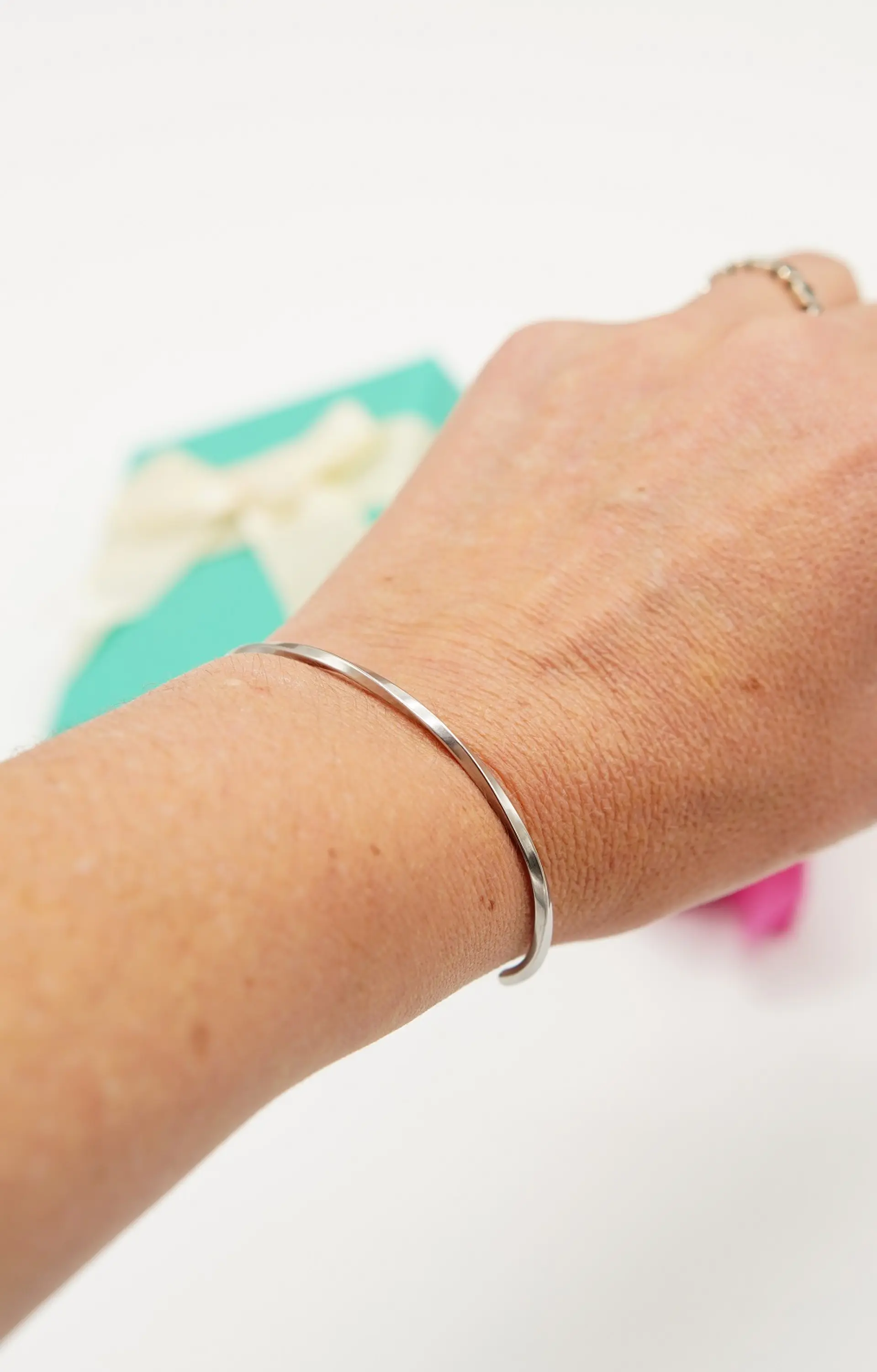 Pulsera rigida florencia plateada hipoalergenica 8
