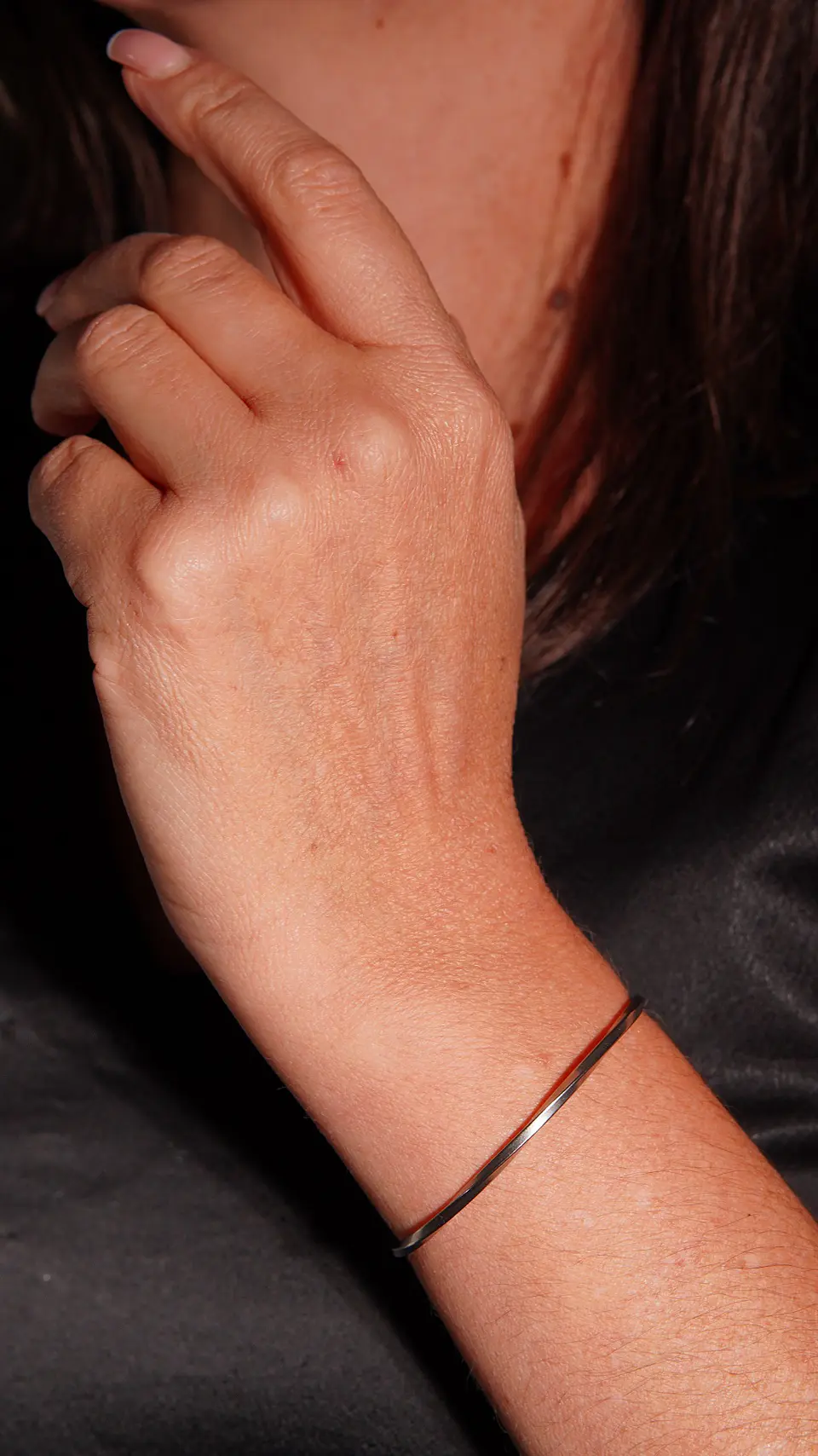 Pulsera rigida florencia plateada hipoalergenica 4