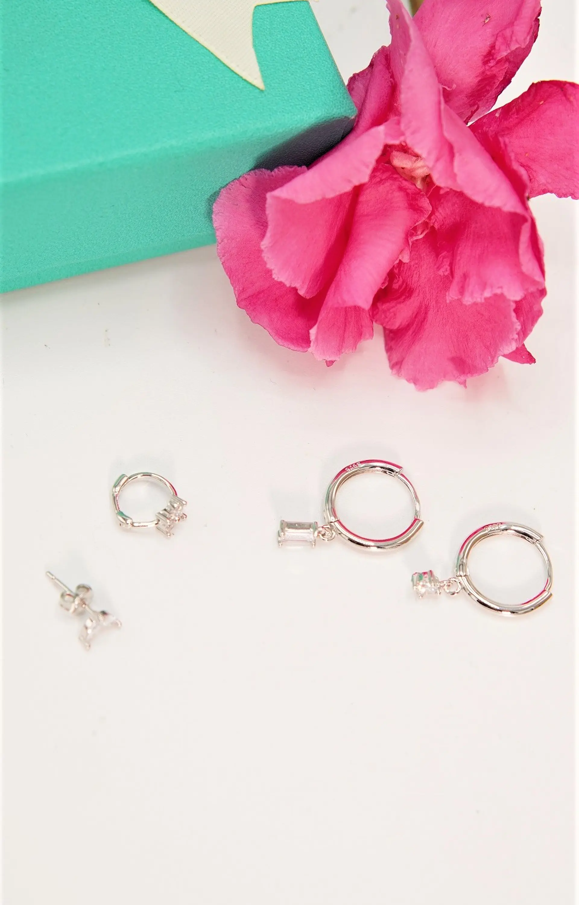 Pack de 4 aros argollas Luciana punto de luz chapadas en plata 925 2