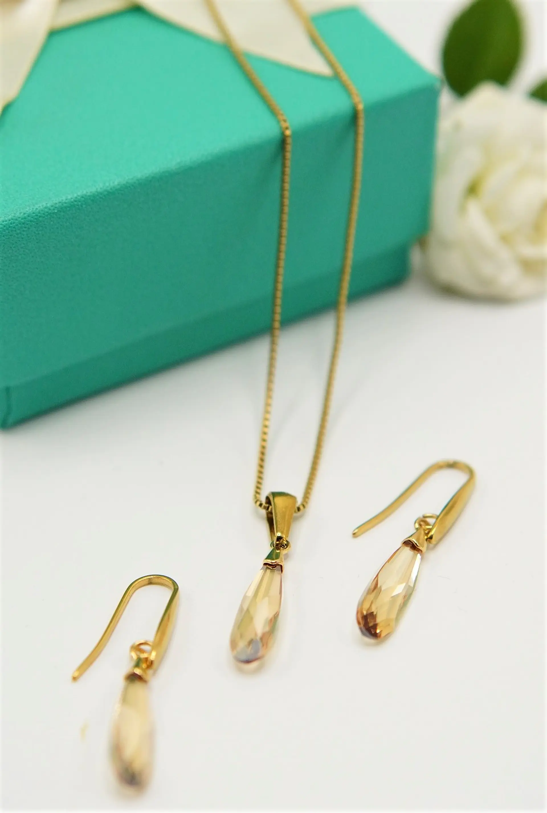 Conjunto Veronica collar ajustable con cristales de Swarovski® chapado en oro 18k 2