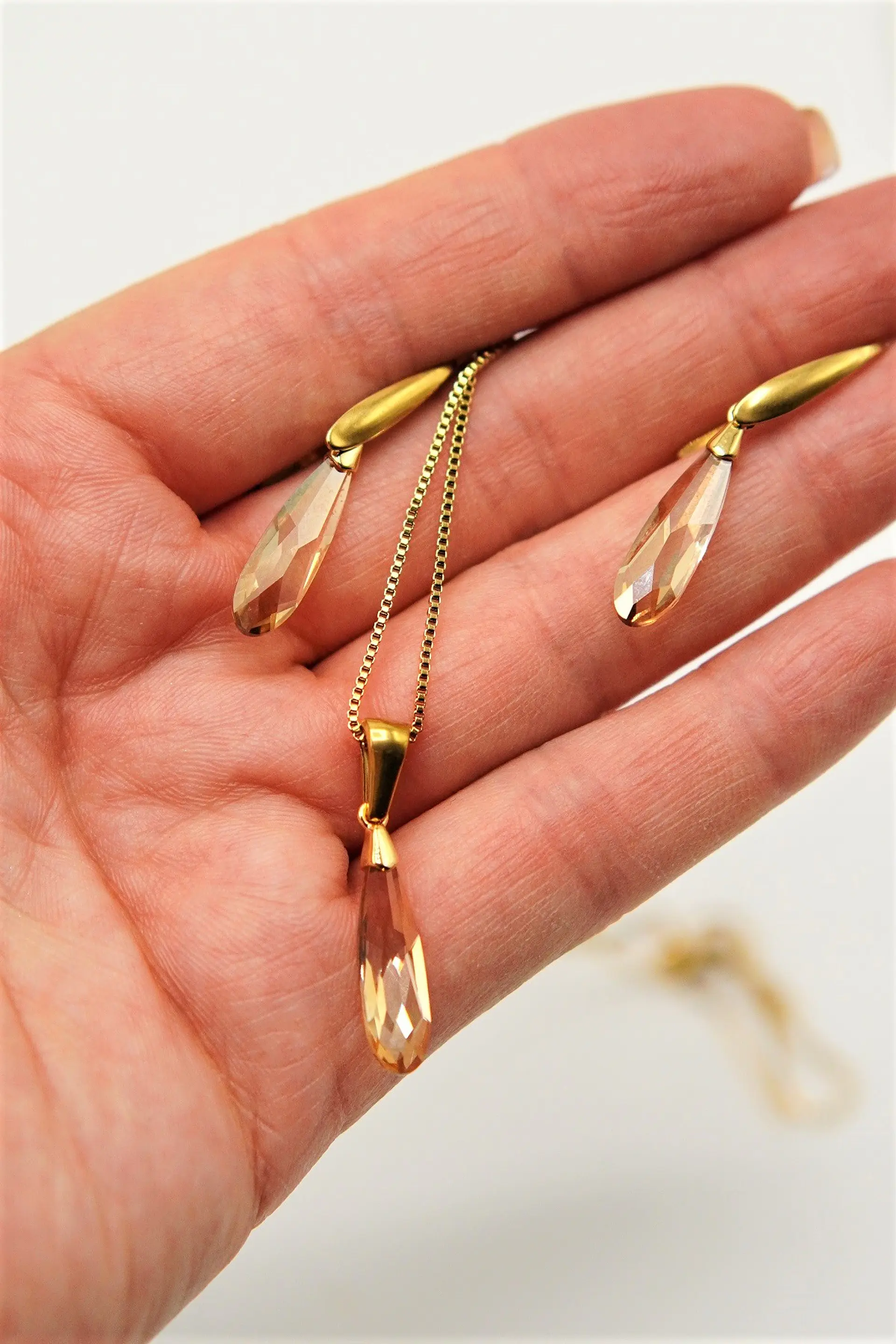Conjunto Veronica collar ajustable con cristales de Swarovski® chapado en oro 18k 5