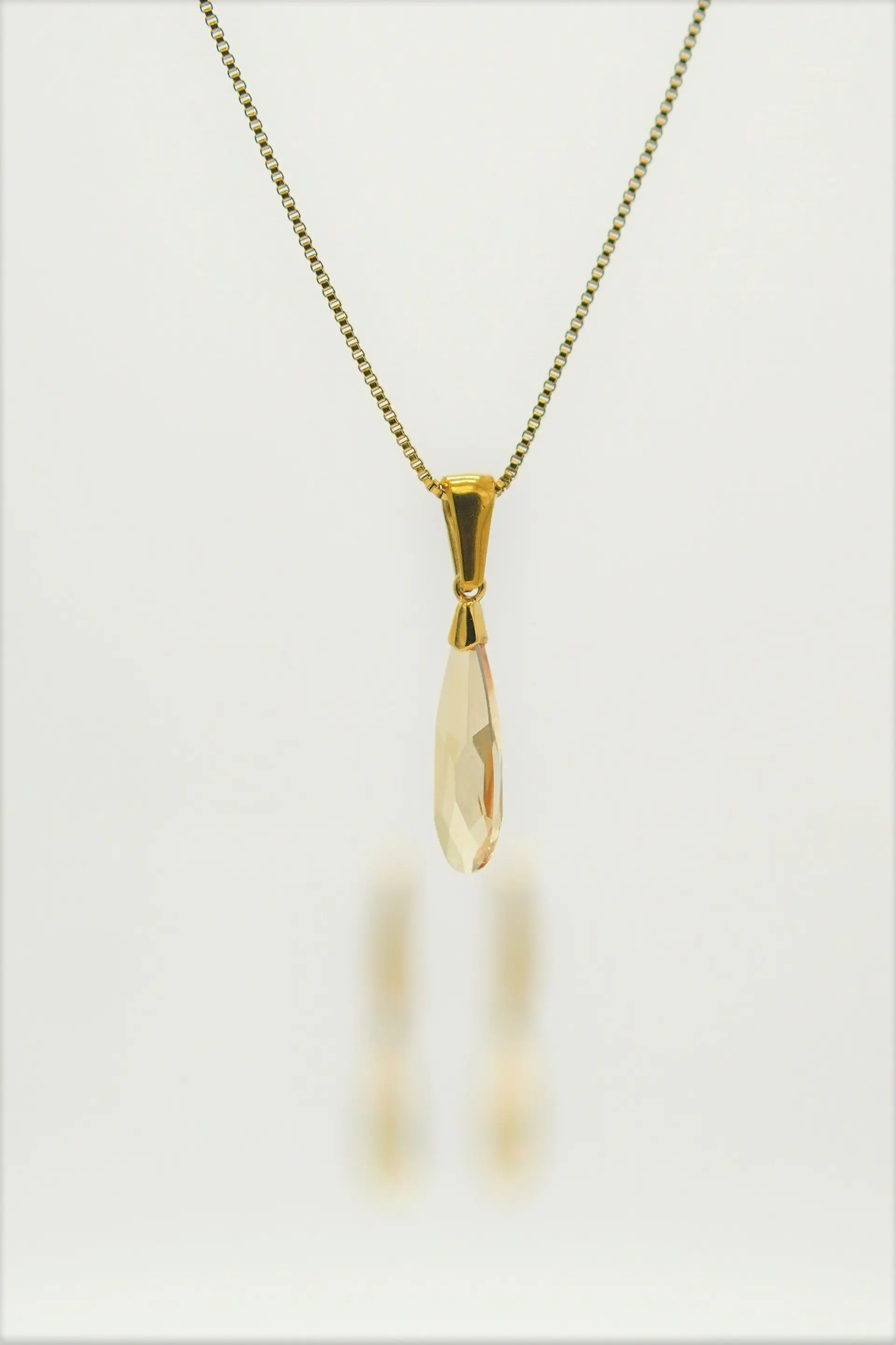Conjunto Veronica collar ajustable con cristales de Swarovski® chapado en oro 18k 10