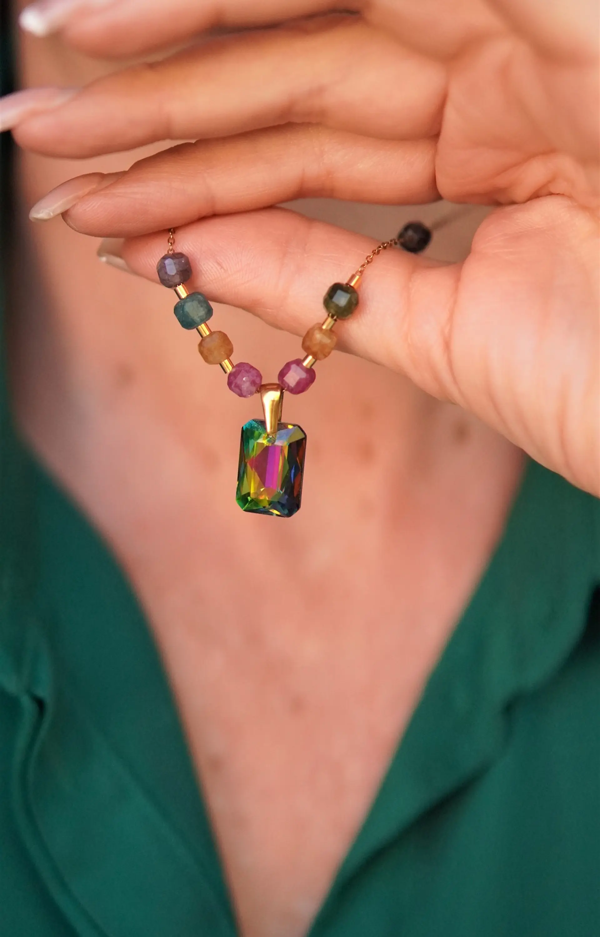 Conjunto Mia collar y aros con cristales de Swarovski® esmerald cut chapado 10