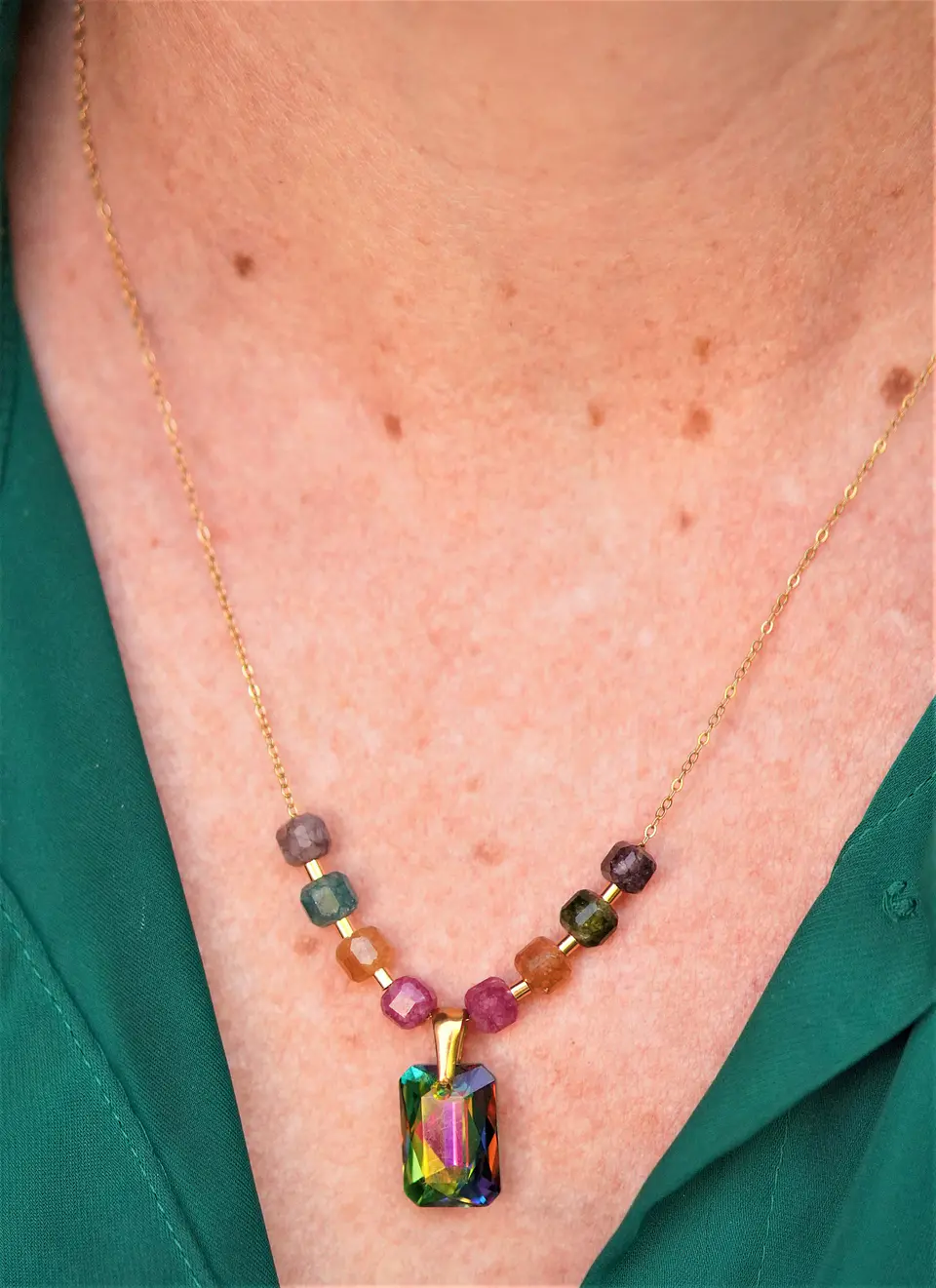 Conjunto Mia collar y aros con cristales de Swarovski® esmerald cut chapado 11