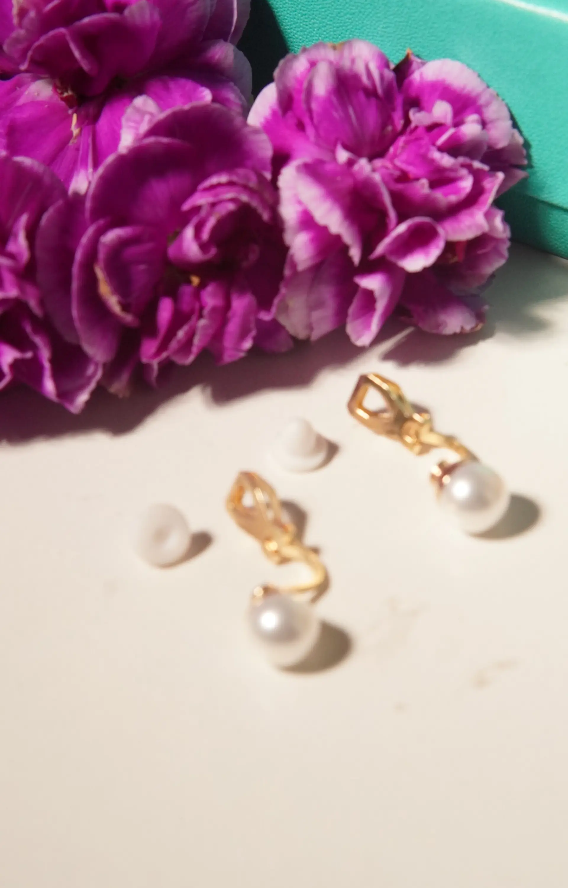 Aros perla 8mm sin perforación bañado en oro 14k 7